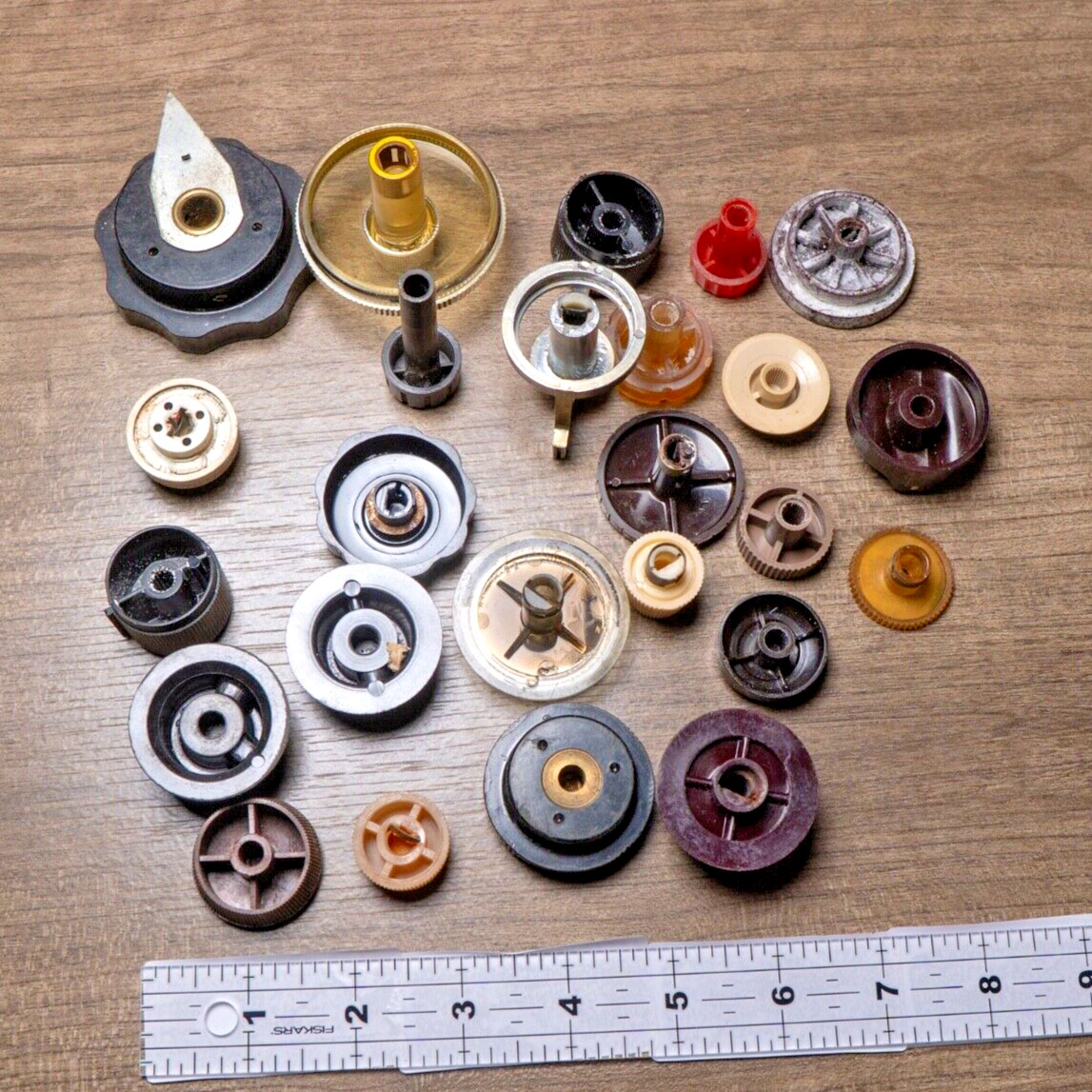 Radio / TV / Equipment Lot As-is Used Midcentury Plastic Bakelite 25pc LOTBO798