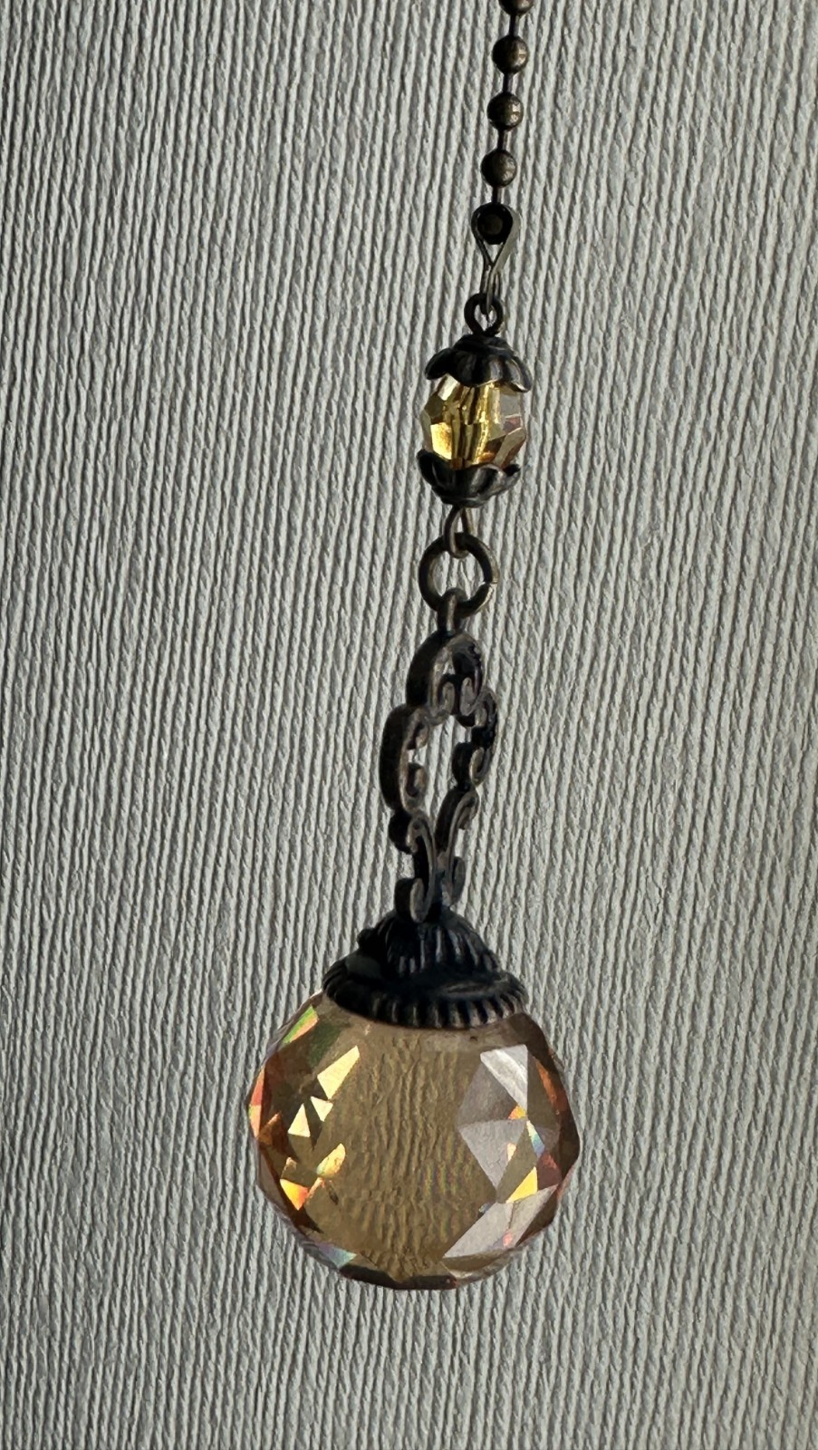 Decorative chain pull featuring amber crystals