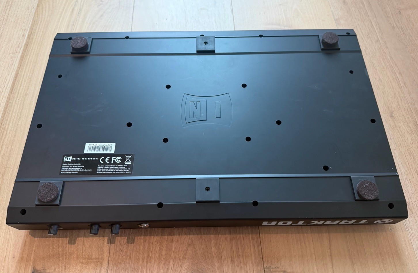 Native Instruments Traktor Kontrol S4-Namba Gear Backpack-Laptop stand-Cords