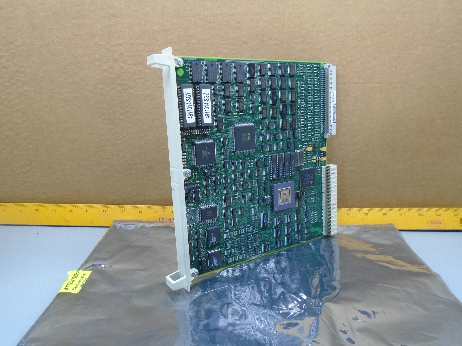 New no Box 3HAB 6182-1 /08A DSQC-335  ABB Board   W232