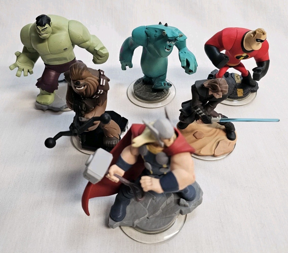 Disney Infinity 2.0 Character Figures (6) SEE PHOTOS Good Condtion