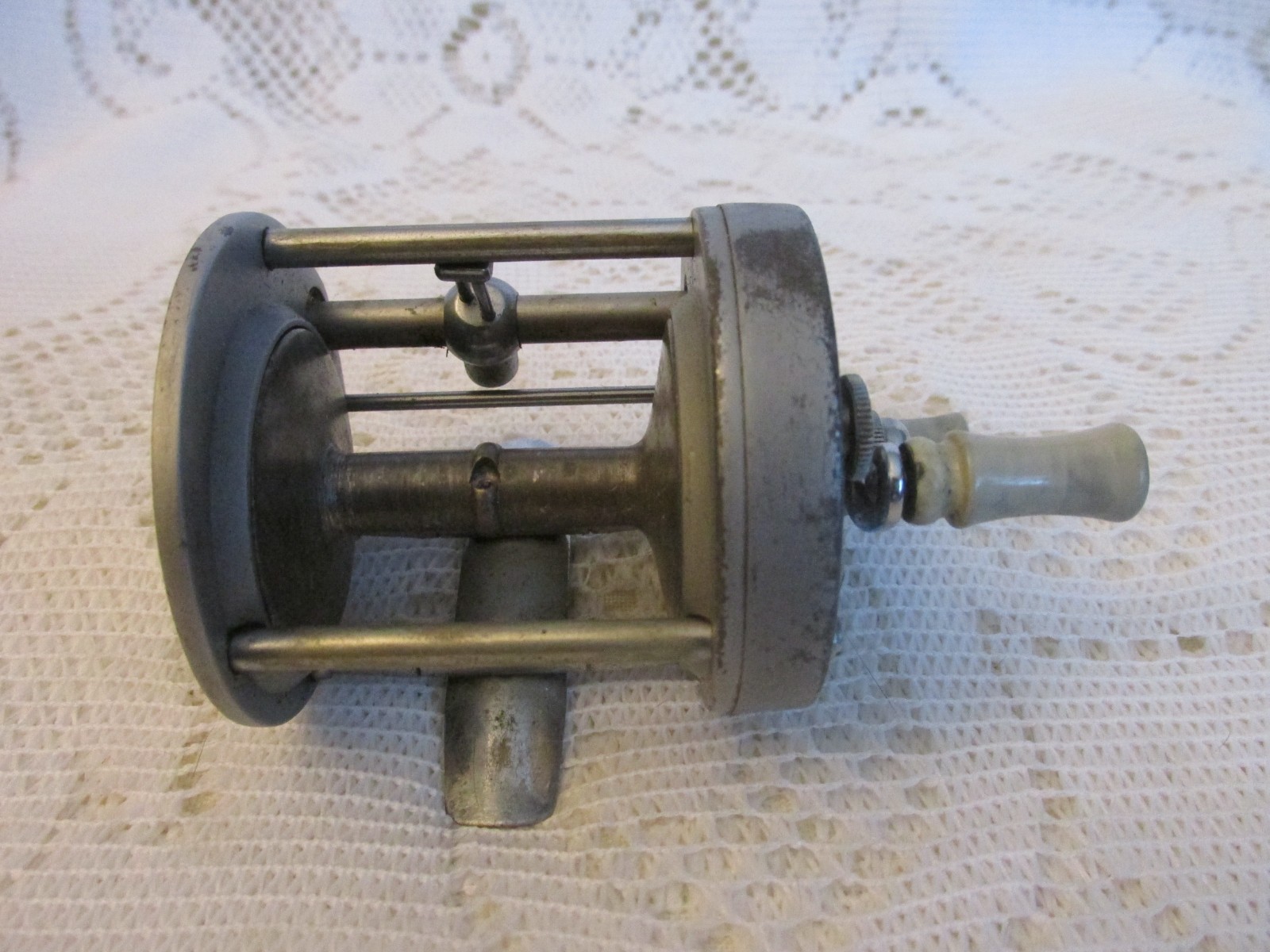 Vintage Pflueger Supreme Fishing Reel