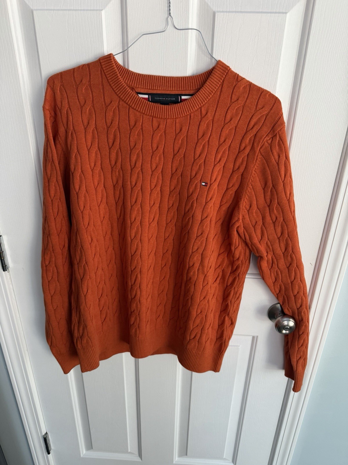Tommy Hilfiger Sweater Large Burnt Orange Sharp Excellent condition w/ Logo