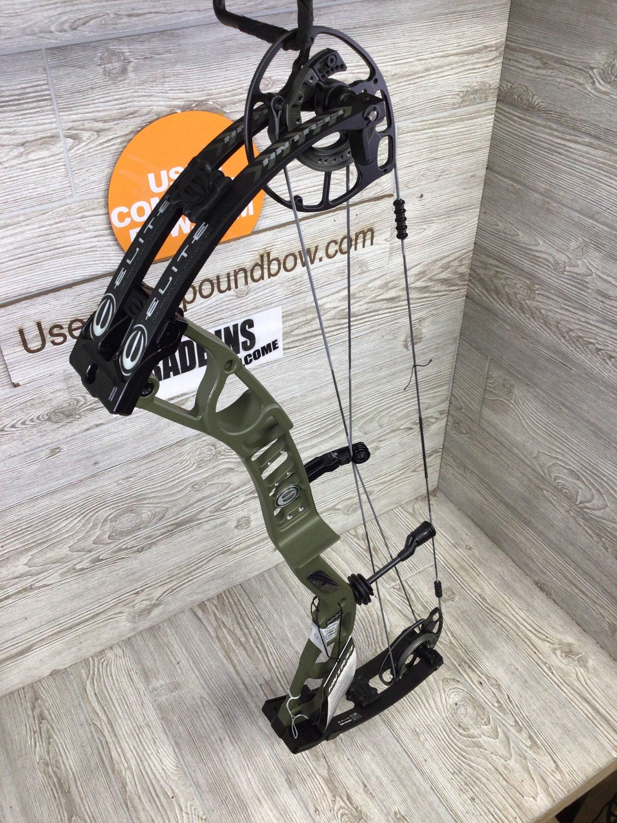 Elite HNTR33 OD green RH Bow 60-70#