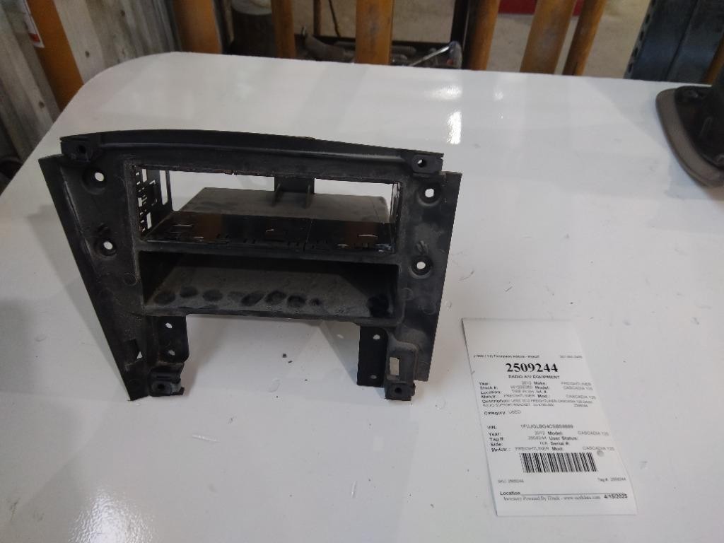 Replaces 22-6193-000 2012 FREIGHTLINER CASCADIA 125 RADIO A/V EQUIPMENT ,  MN