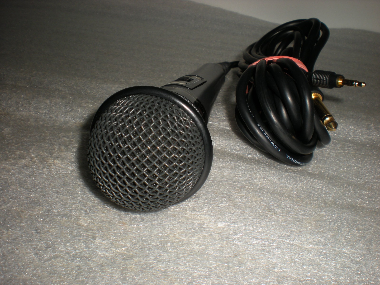 UNTESTED Karaoke Pro.2 DM-395KC Dynamic Microphone With Key Control Remote