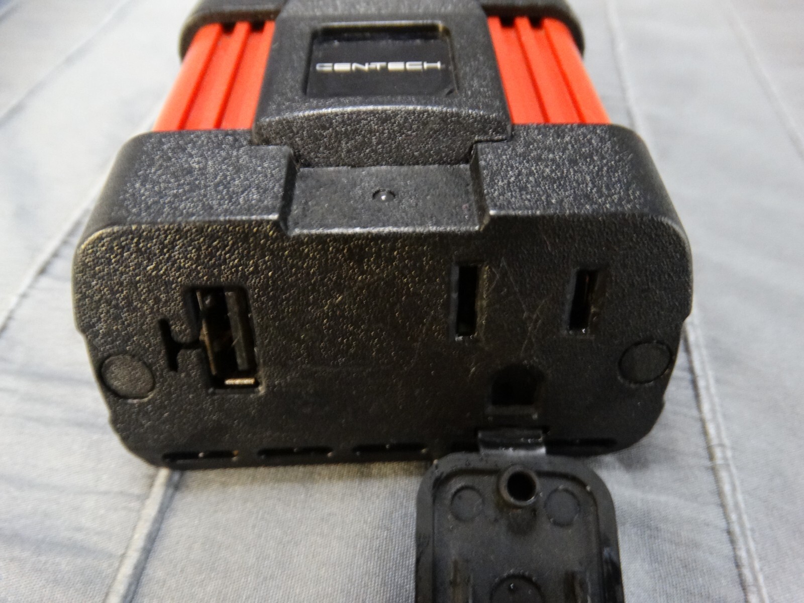 Cen-Tech Power Inverter 80 watts USB port