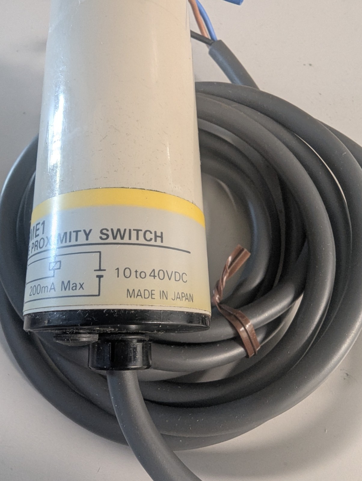 OMRON E2K-C25MY1 CAPACITIVE PROXIMITY SWITCH LOT OF 2