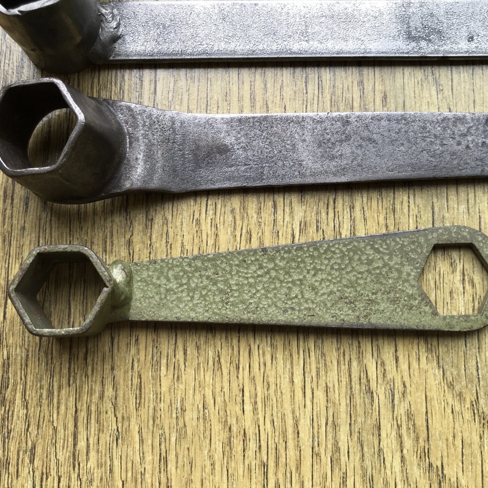 4 Vintage Spark Plug Spanners Classic Car Tool Kit.