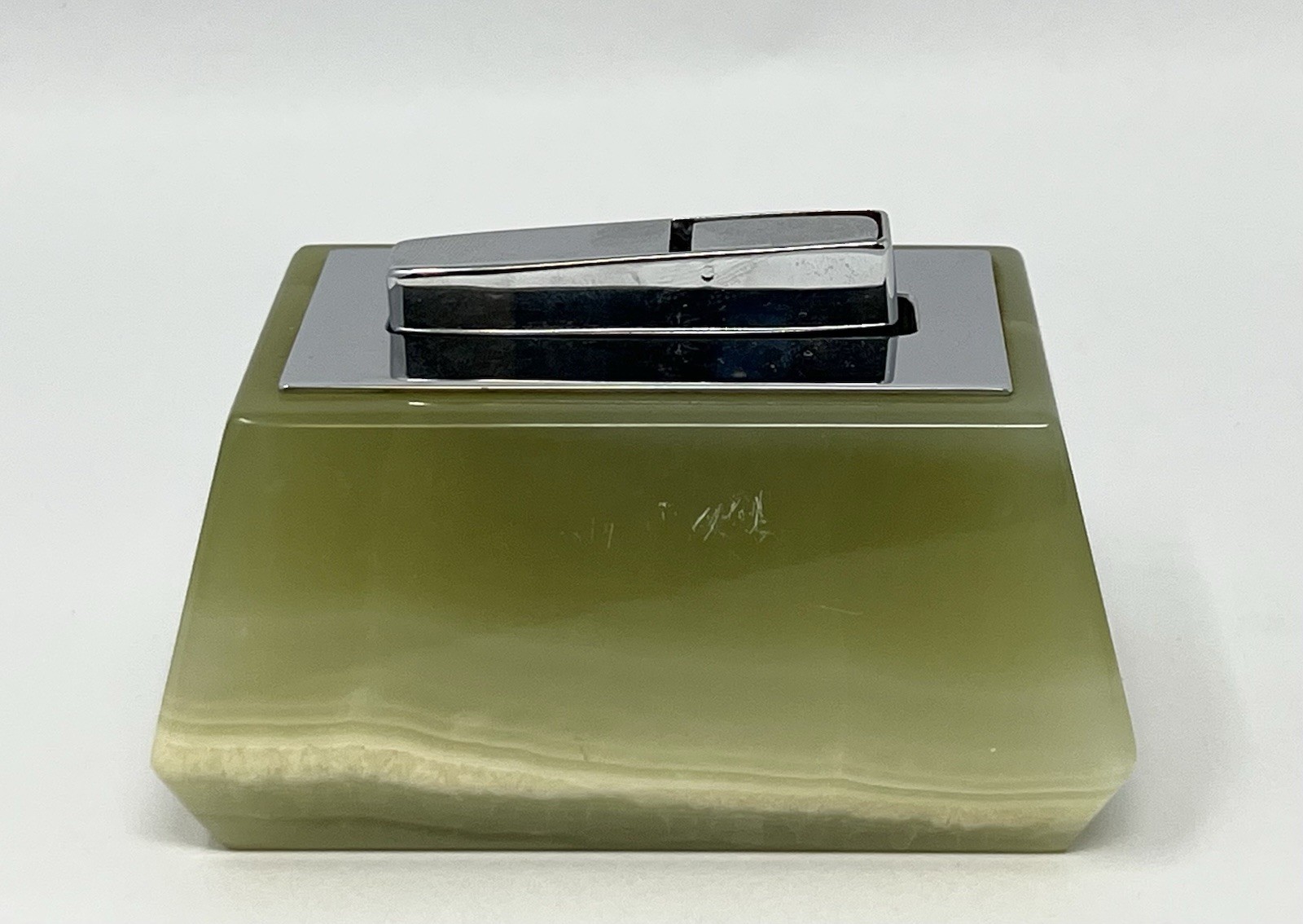 Consul Onyx Desktop Lighter