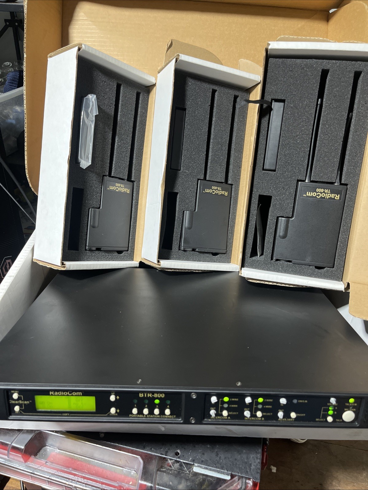 Telex RadioCom BTR-800 UHF Wireless  Base Station w/ Brand New3 TR-800 Beltpacks