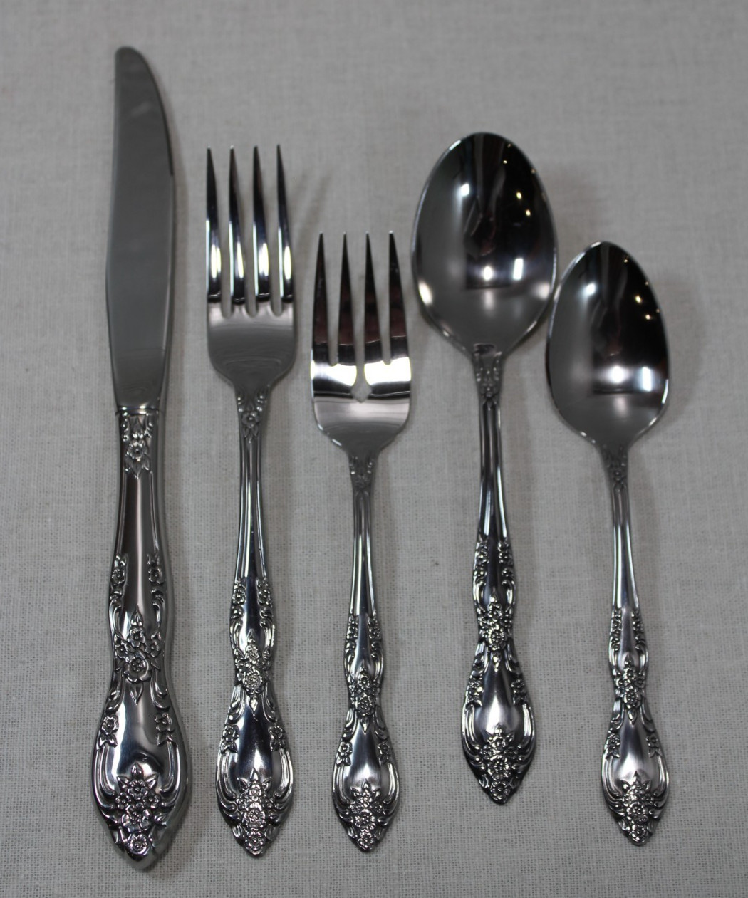 Oneida - Galveston 5 Piece Place Setting - Profile Stainless Steel Flatware