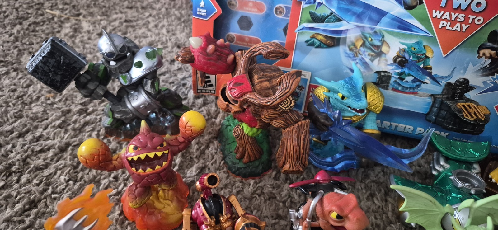 20 Skylanders Figures w/ 3 Portals, 3 Wii Games