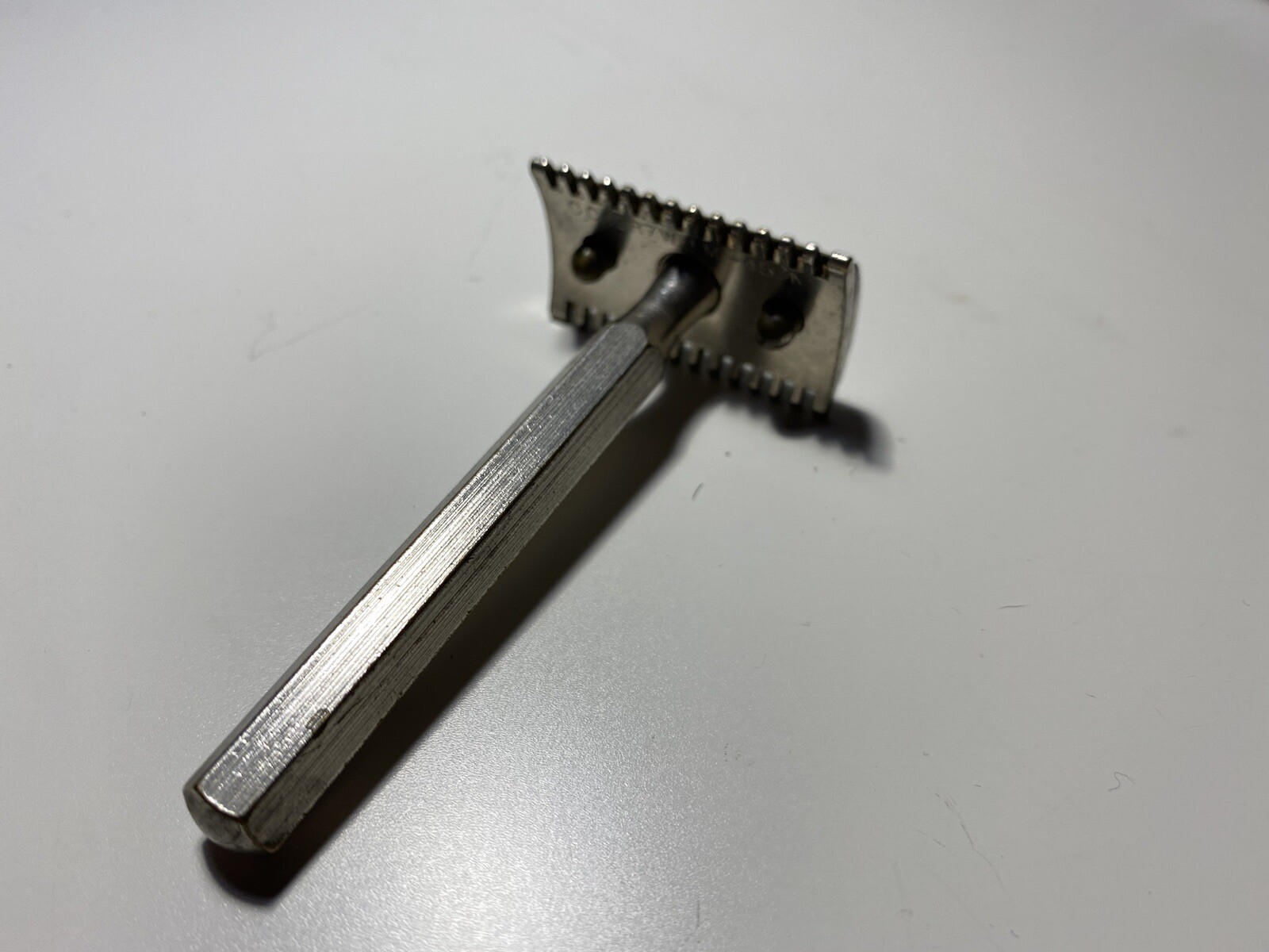 WW2 British military safety razor, Dated 1945, Original Item