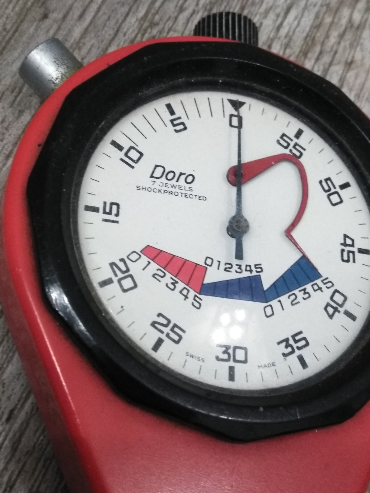 VTG. DORO SHOCK-PROTECTED ANTIMAGNETIC WATER-PROTECTED STOPWATCH W/CORD