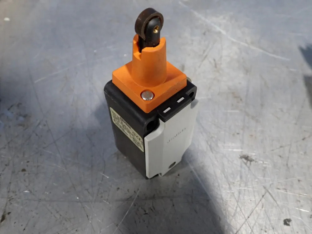 SIEMENS 3SE2230-0D POSITION SWITCH 10251190490