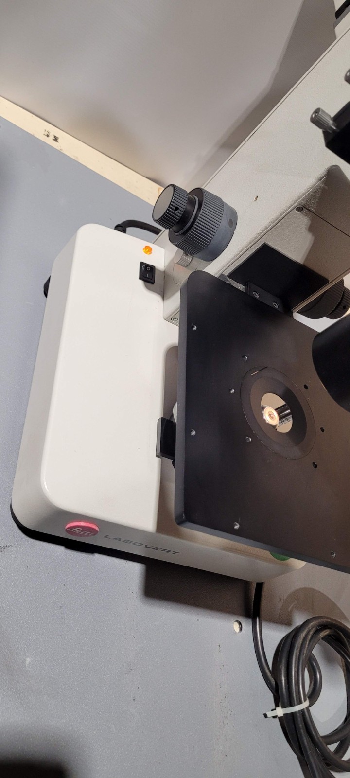 Leitz Labovert Inverted Microscope w/ 4 x Objectives