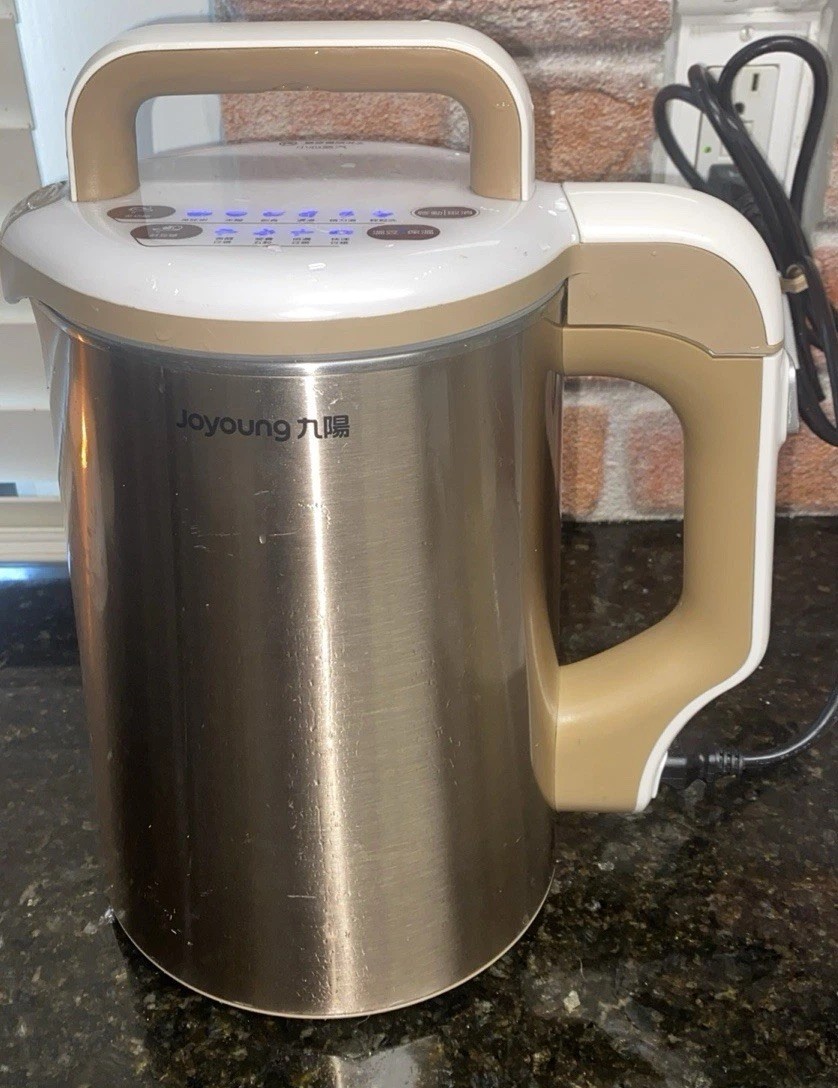 Joyoung DJ13M-D81SG  Easy-clean Automatic Hot Soy Milk Maker. Excellent