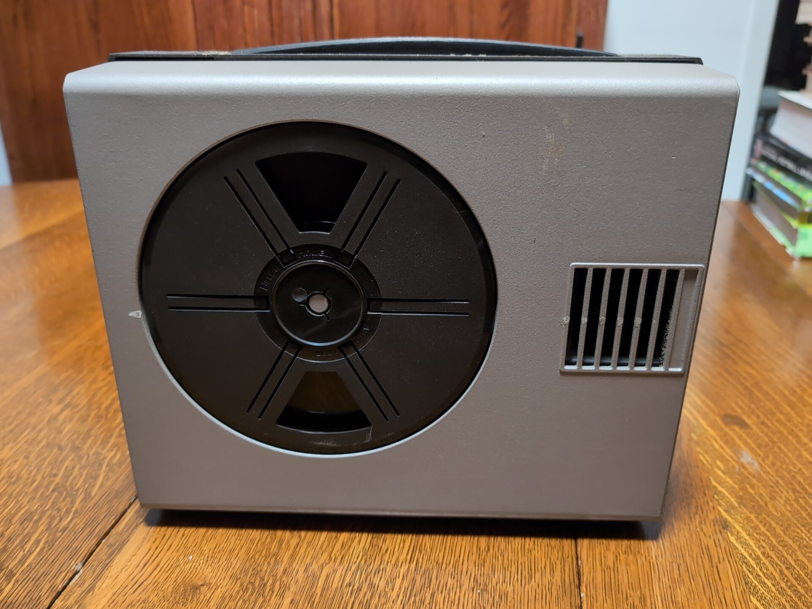 Bell & Howell 1623 Multi Motion Super 8 & 8mm Projector Untested