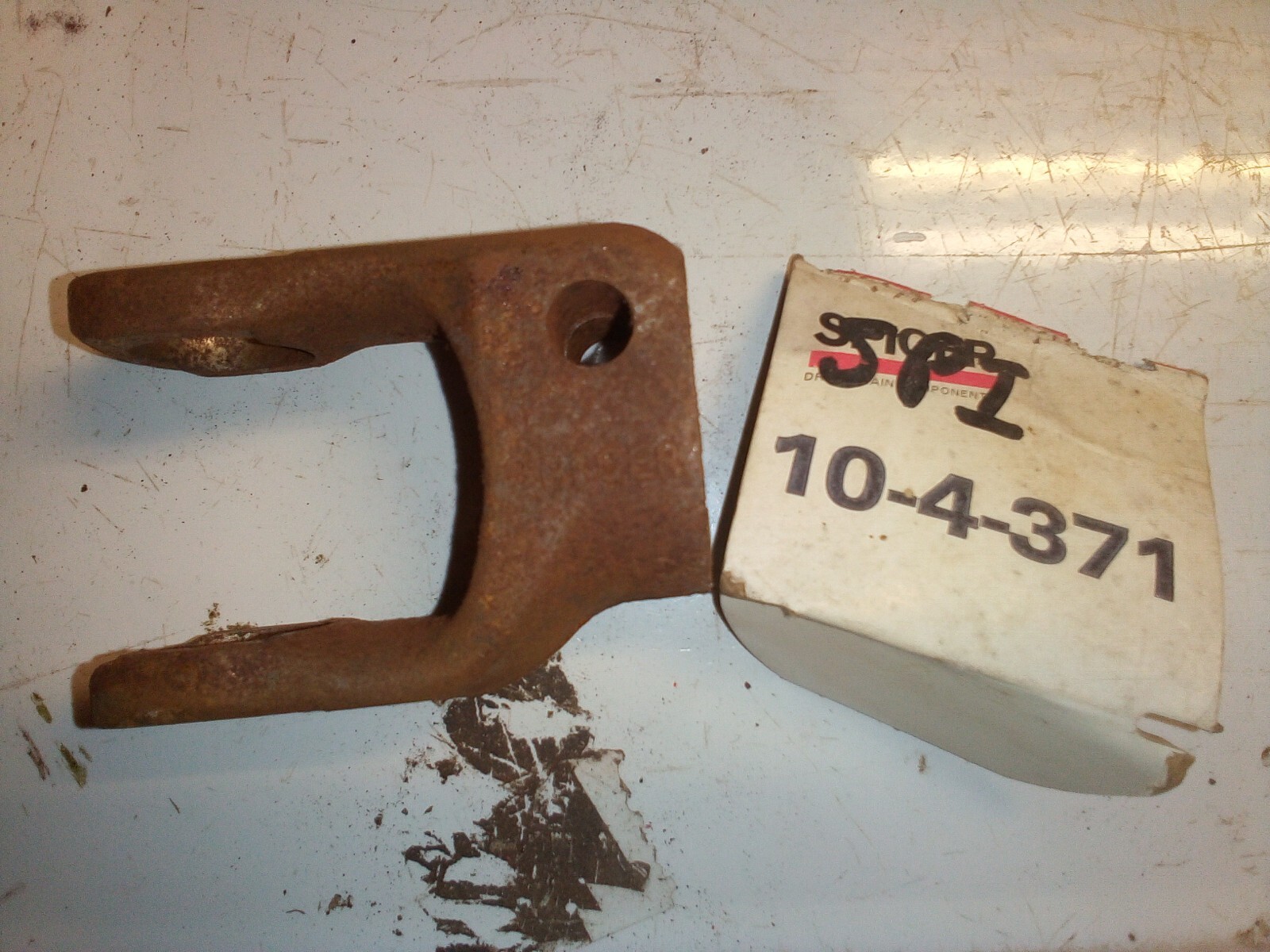 New OEM Spicer 10-4-371 Steering Jack Yoke for Mack 10-4-371