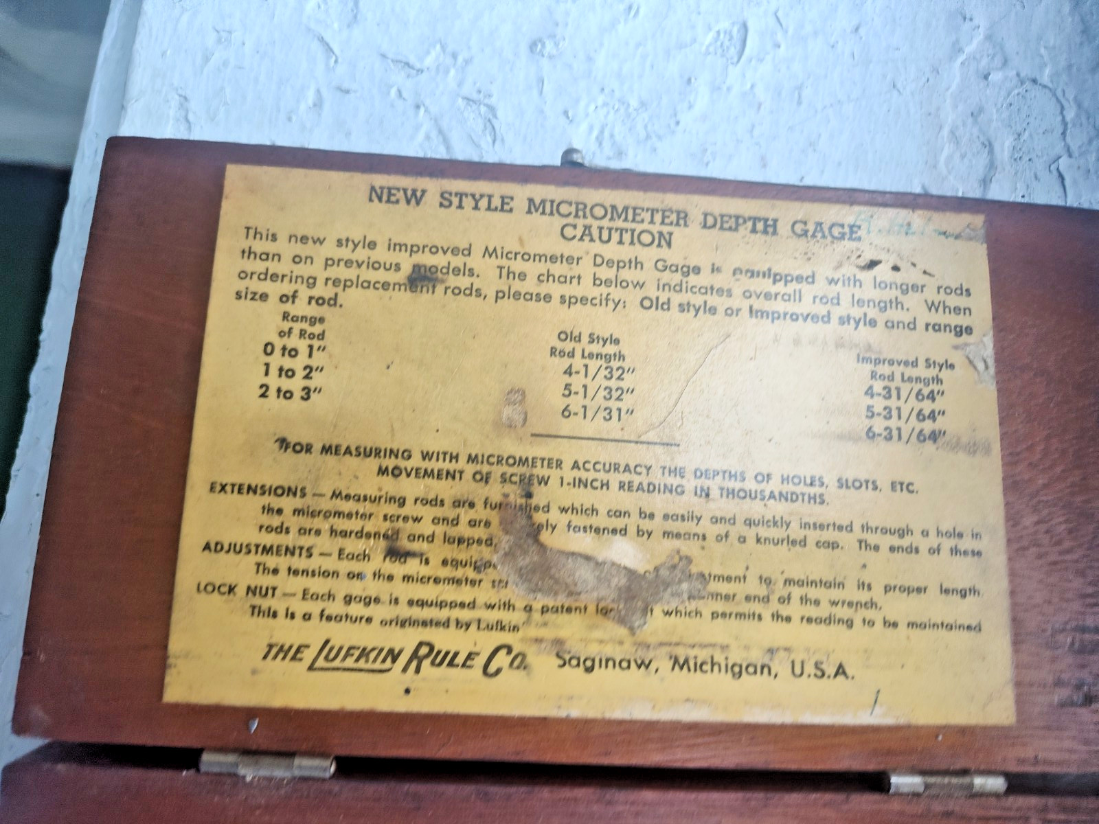 Vintage Lufkin model # 212N, 0-3" depth micrometer with box