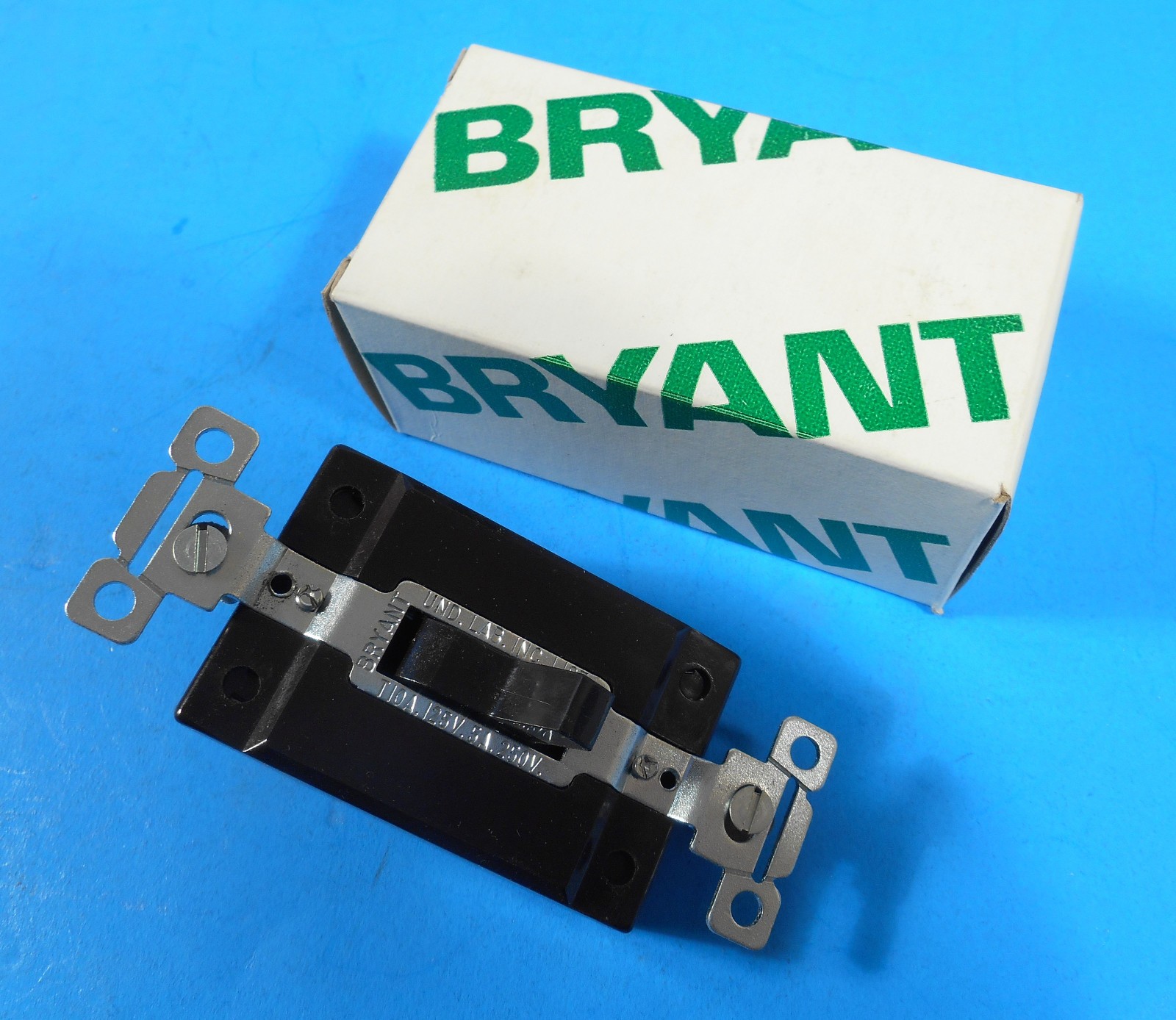 Bryant Brown 10A 125V 5A 250V 3-Way Toggle Switch 4963