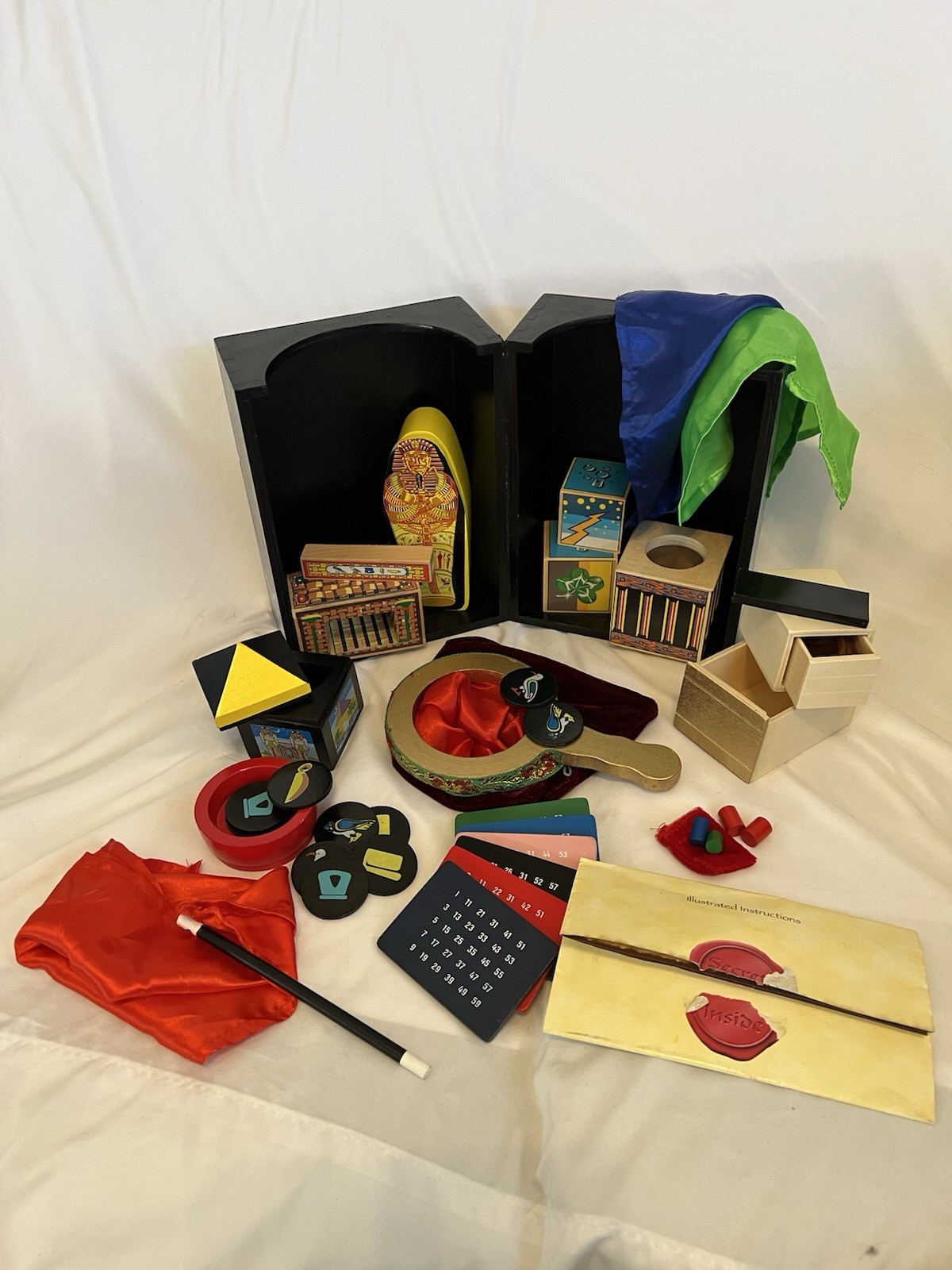 Melissa & Doug Deluxe Solid-Wood Magic Set With 10 Classic Tricks