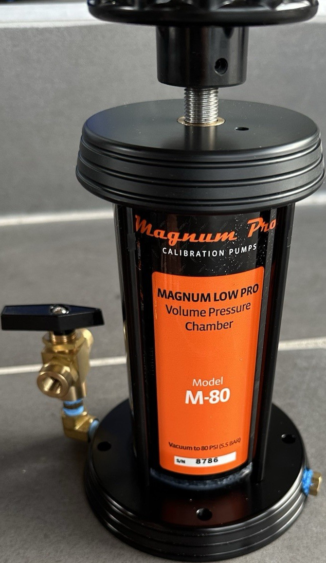Magnum Pro M-80 Pressure Calibrator Low Pressure Chamber, Vacuum