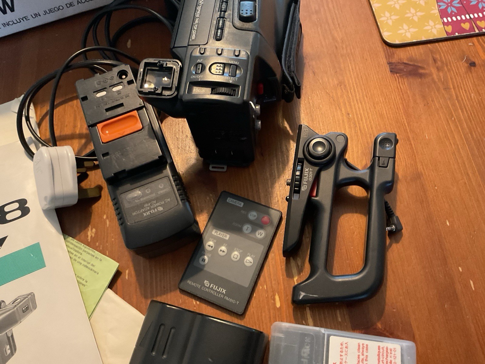 Fuji FG122SW | Video8 camcorder with box and accessories (tested - needs repair)