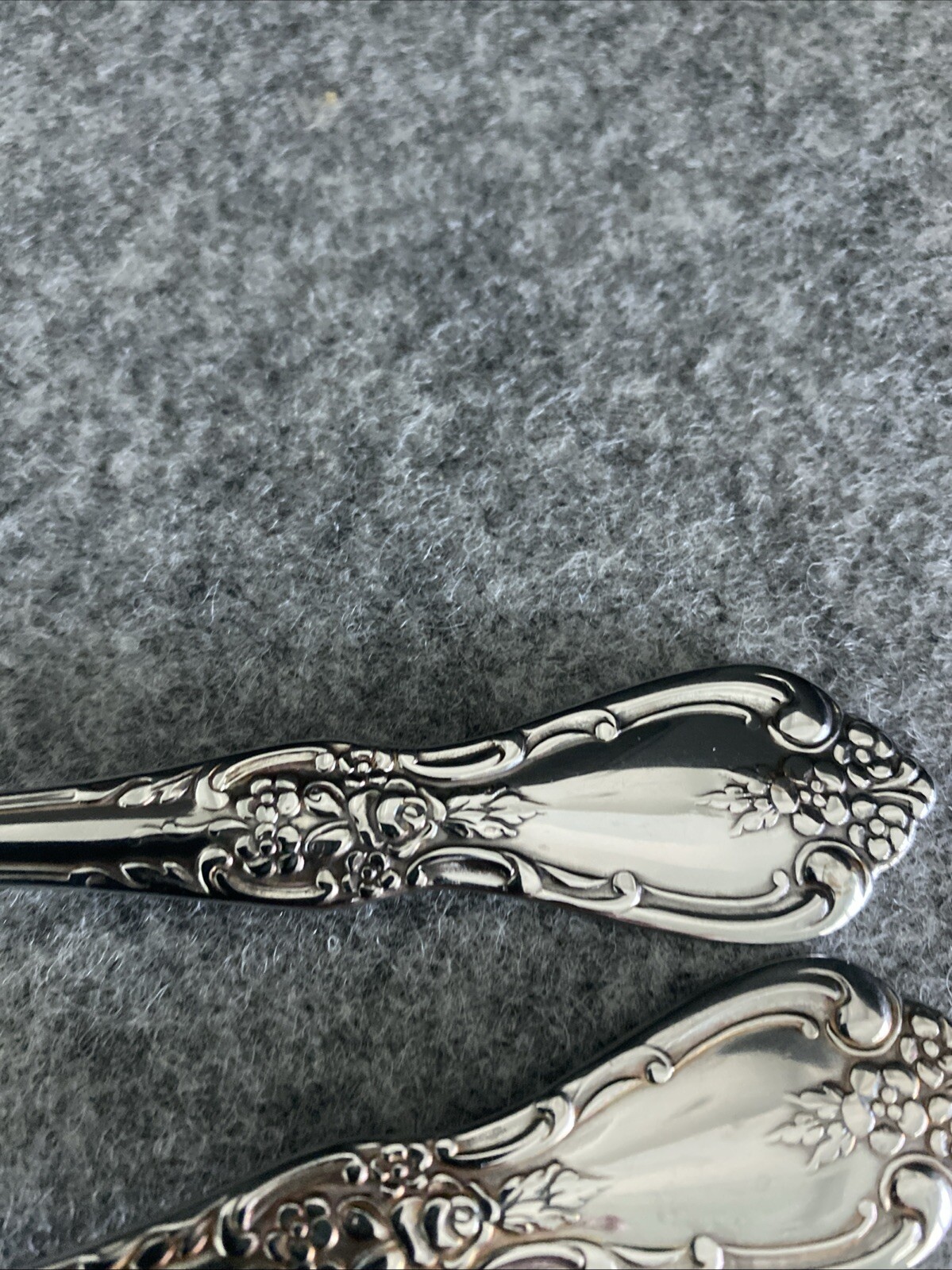 2 Oneida Distinction KENNETT SQUARE Stainless HH Pierced Serving Spoons Flatware