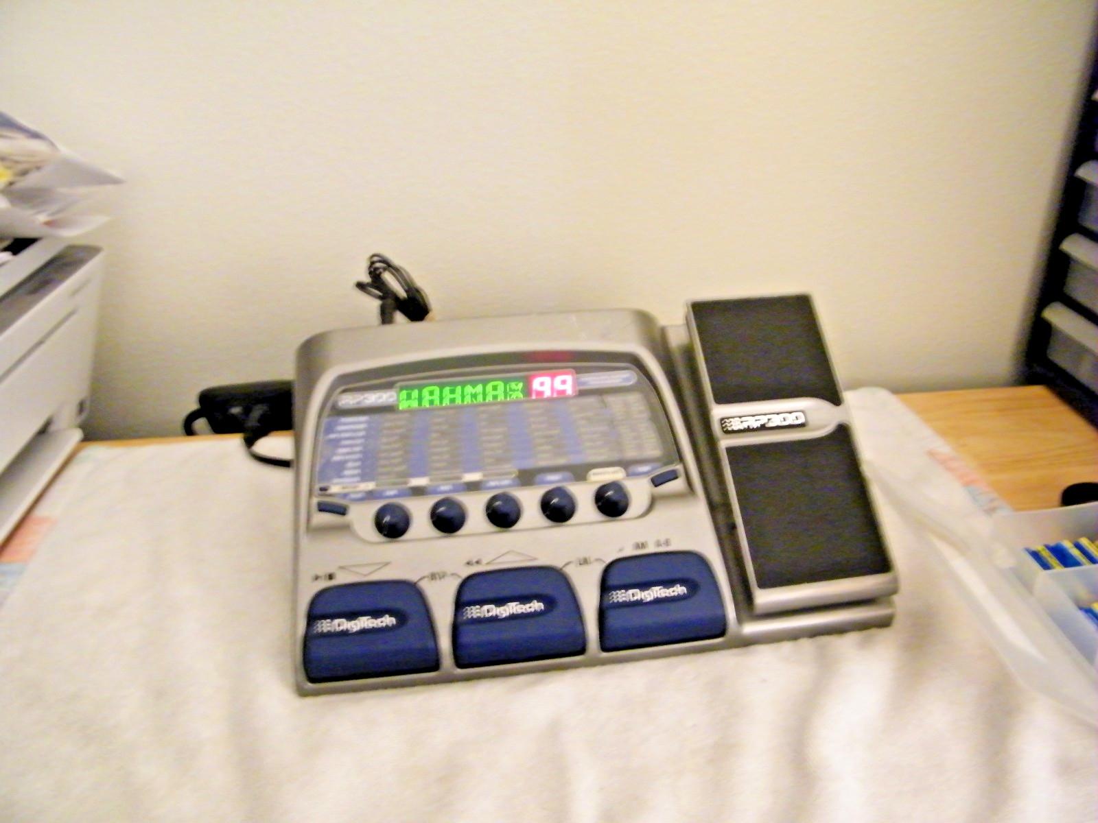 ****GENUINE DIGITECH DIGITAL MODELING MULTI EFFECTS GUITAR PTOCESSOR (RP300)****