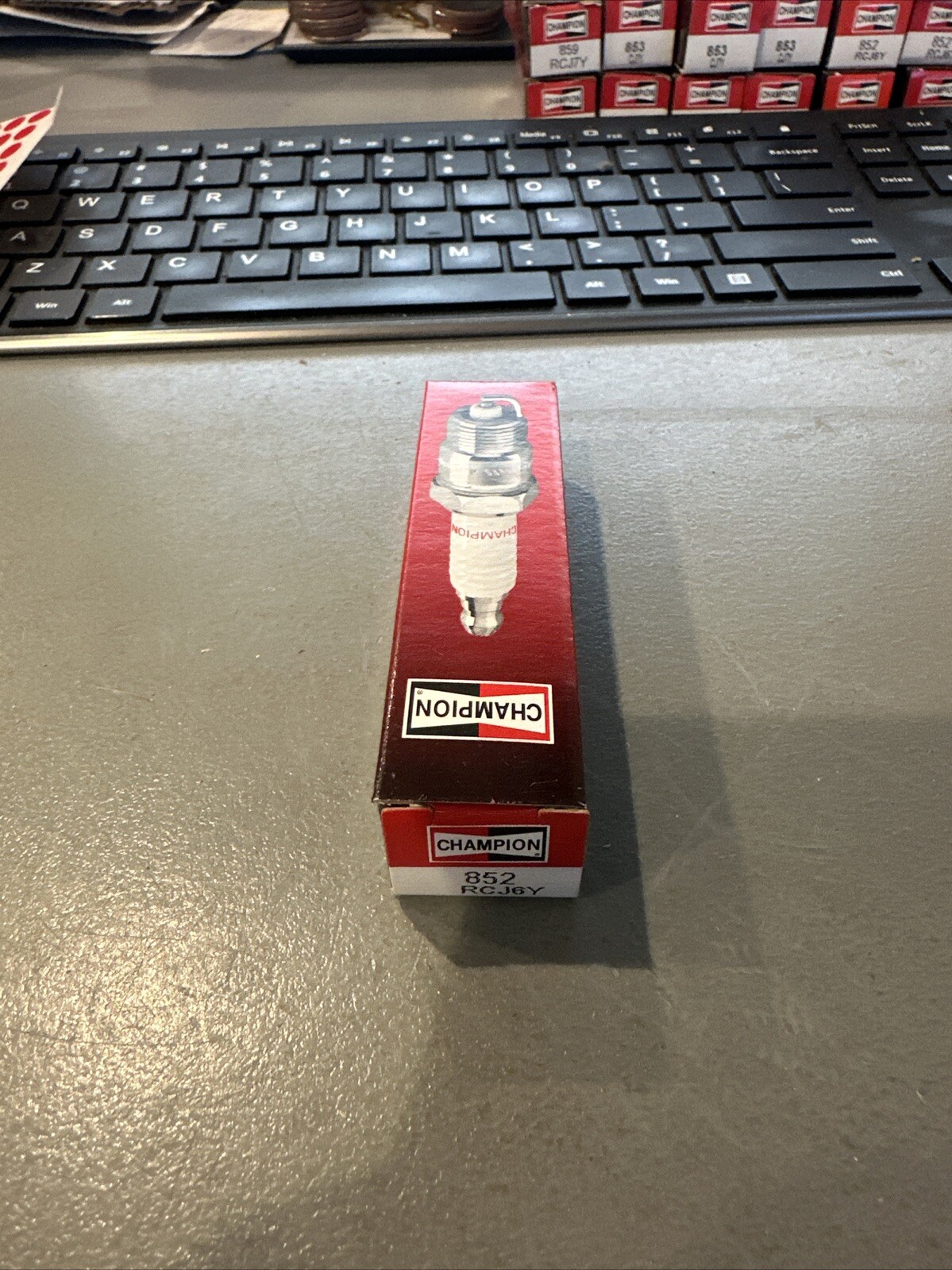 Spark Plug / Champion CJ8Y 848