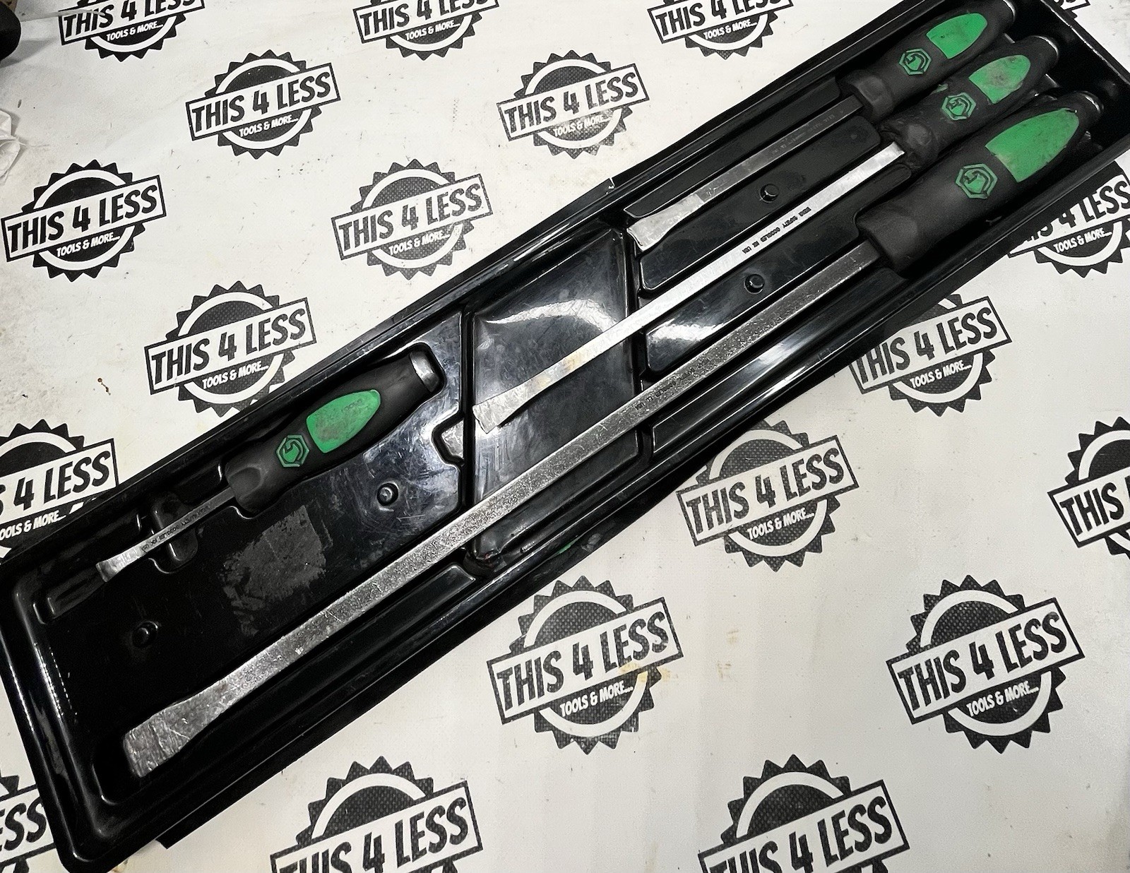 Matco 4 PIECE CURVED TIP PRY BAR SET - GREEN USED