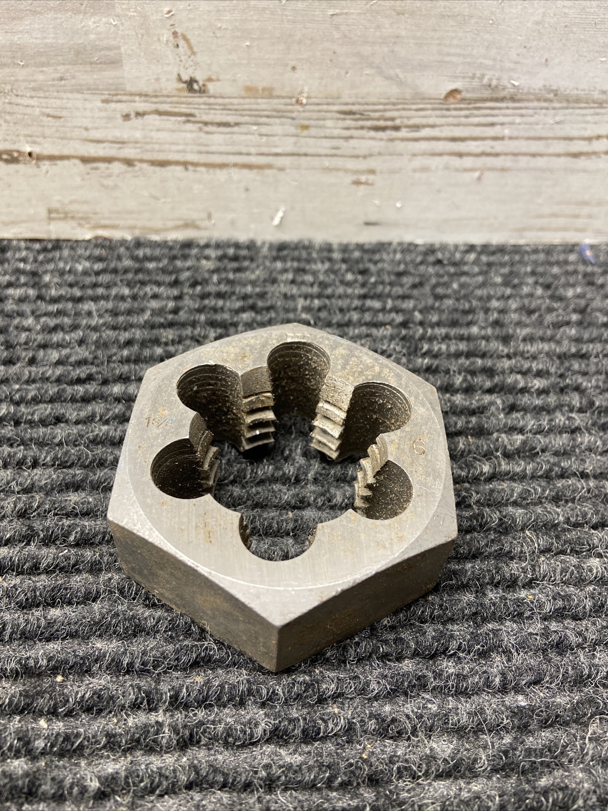 Used DTC 1-3/8"-6  Hss Adjustable Round Split Die Chase