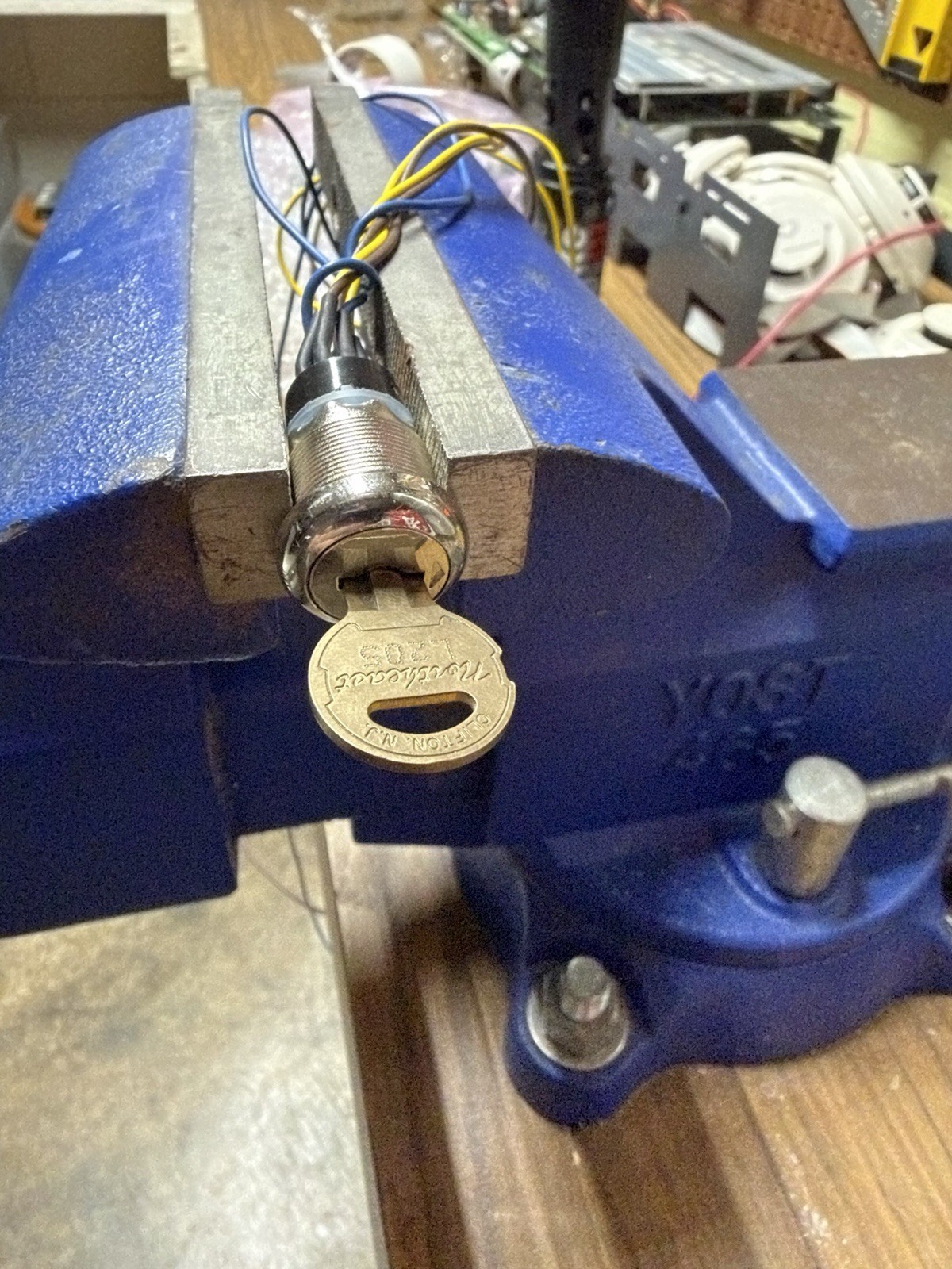 (1) Used Thyssenkrupp Elevator L205 Key Northeast Lock (Discolored)