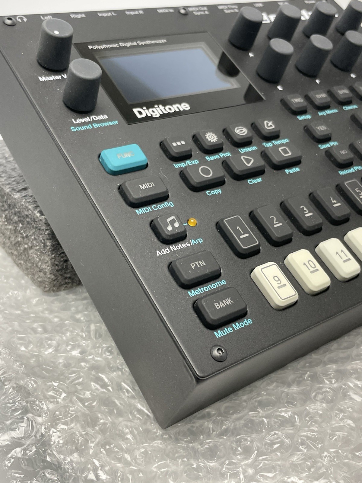 Elektron Digitone 8-voice Polyphonic Digital Synthesizer w/ Sequencer - MINT