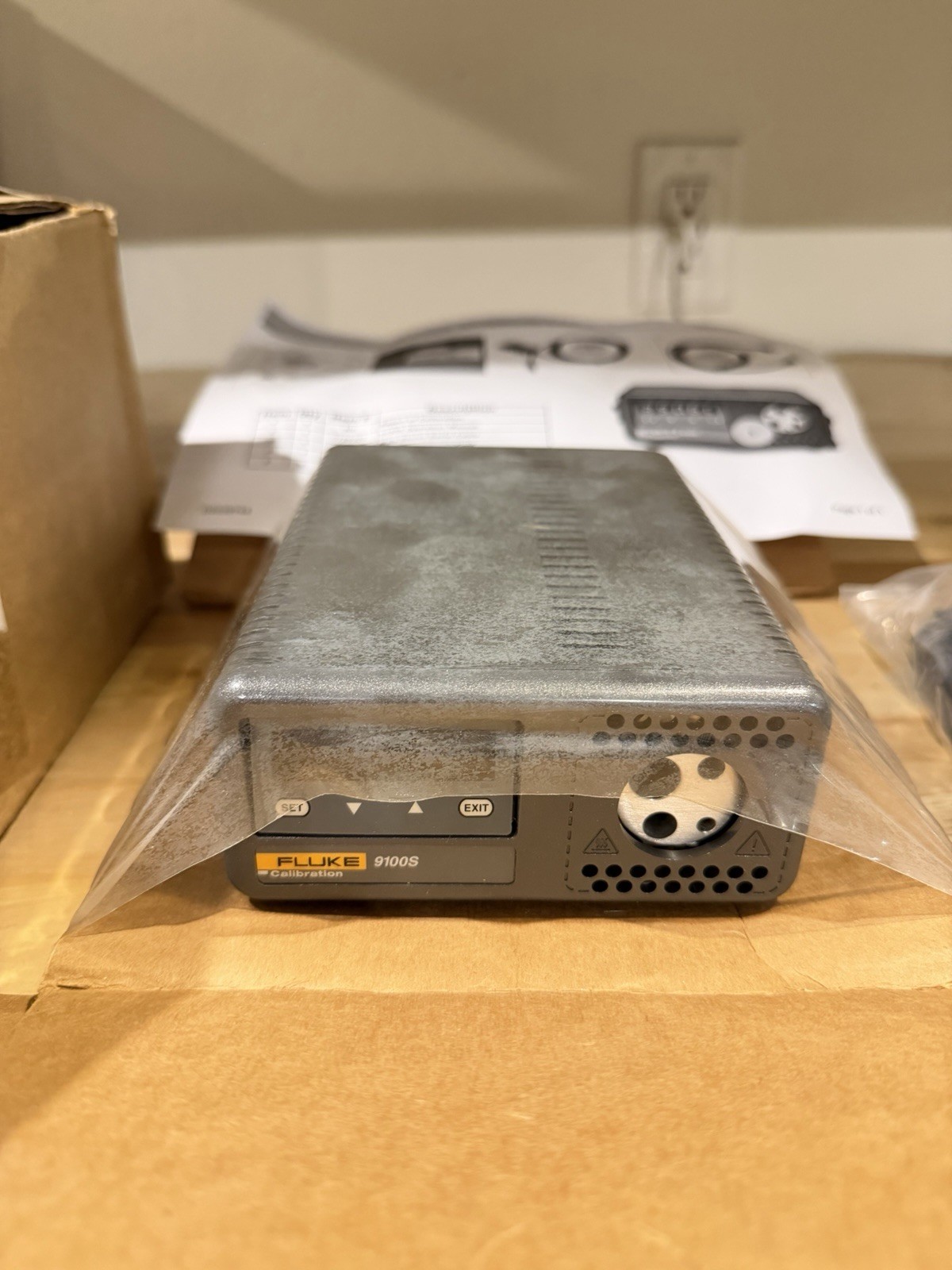 FLUKE CALIBRATION 9100S DRY WELL TEMPERATURE CALIBRATOR FREE SHIPPING