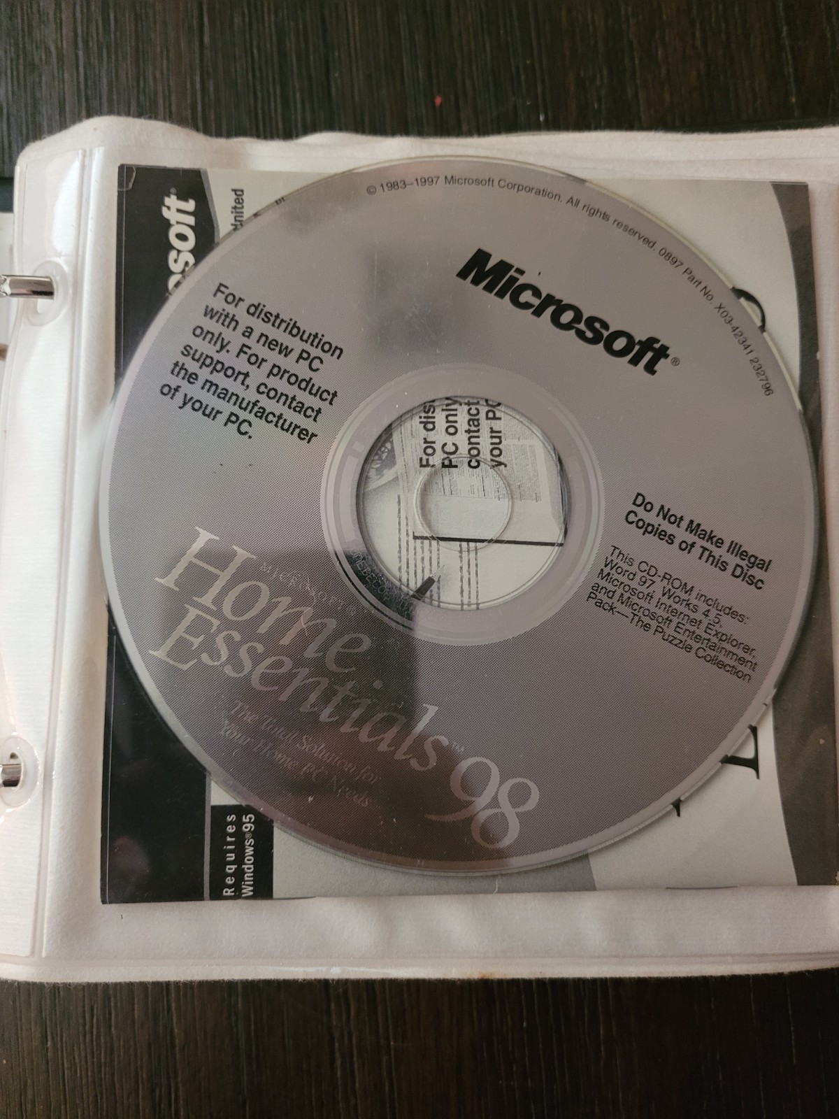Vintage Gateway Computer Software Storage Binder With CDs Windows 95 Encarta 98