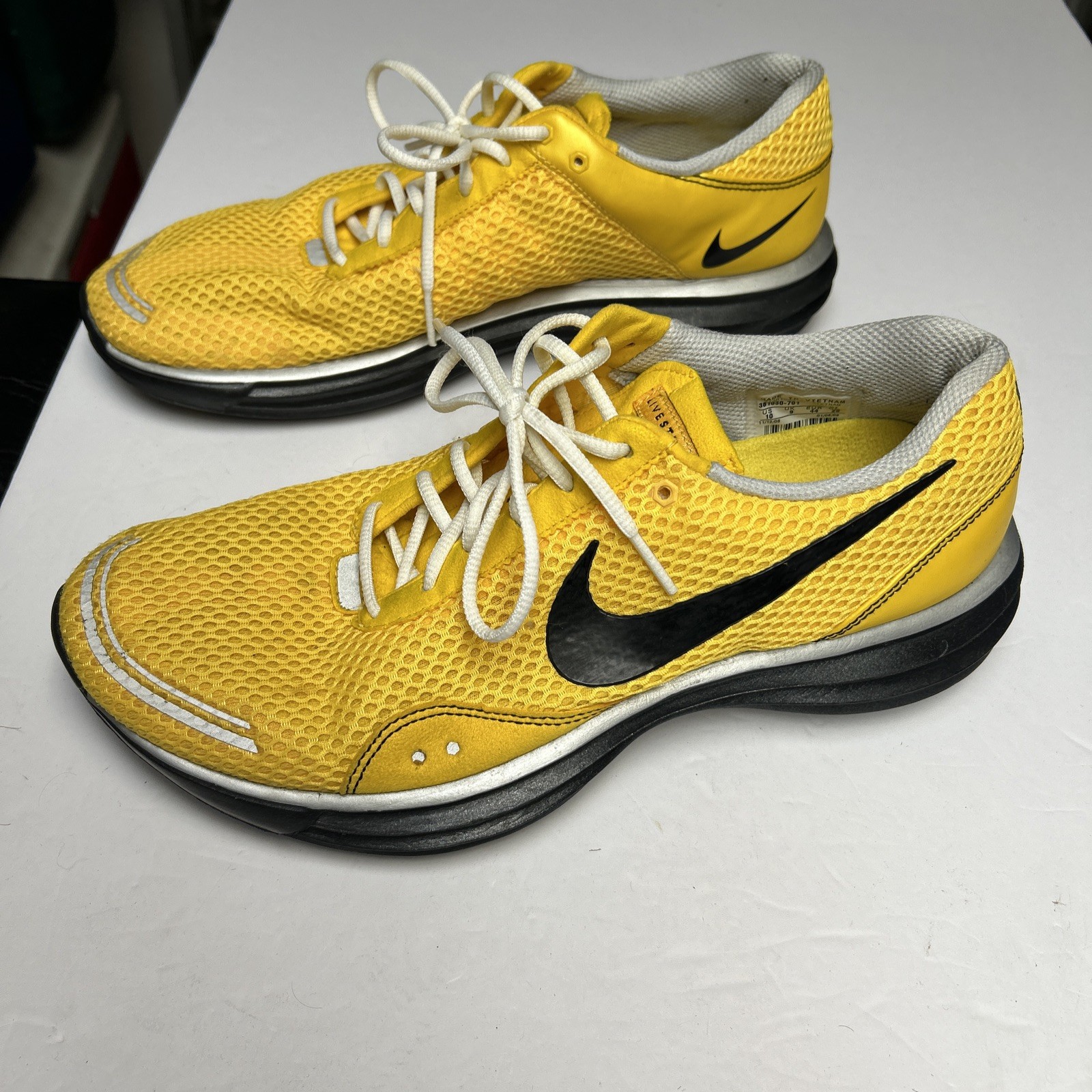 Nike Livestrong x Lunar Trainer+ LAF  Running Shoes 361030-701 Men Size 10 2008