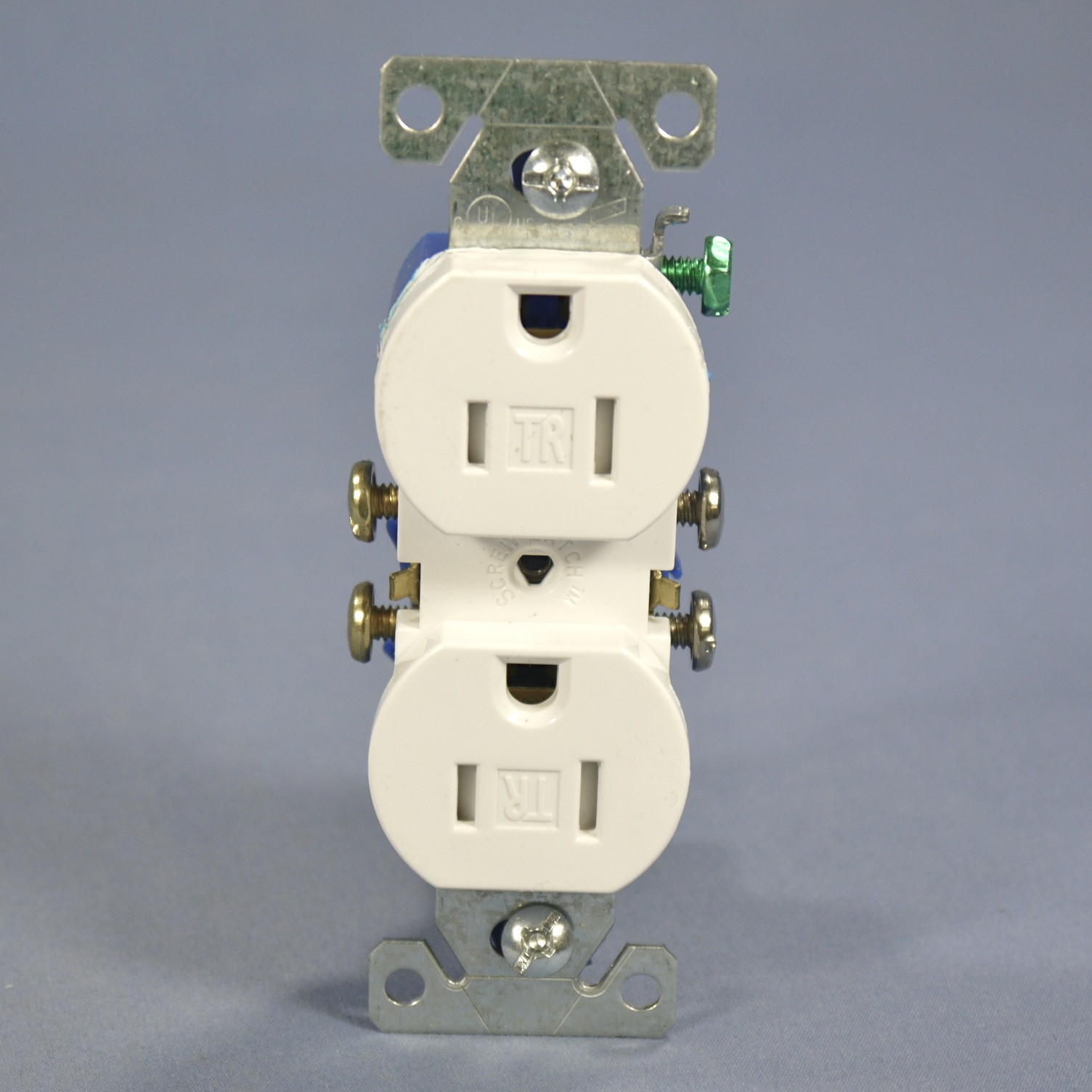 Cooper White TAMPER RESISTANT Duplex Receptacle Outlet NEMA 5-15 15A Bulk TR270W