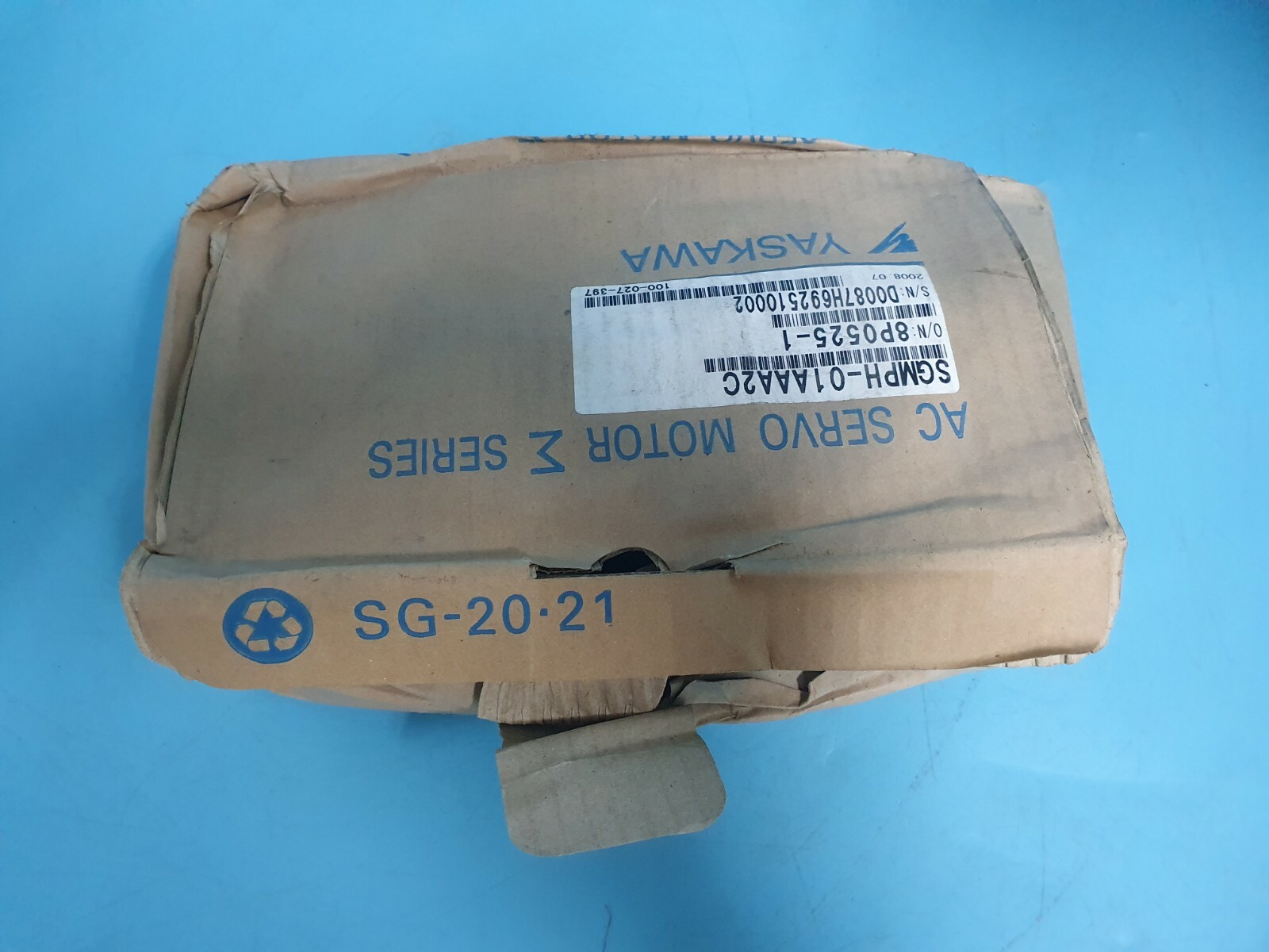 NEW YASKAWA SGMPH-01AAA2C AC SERVO MOTOR