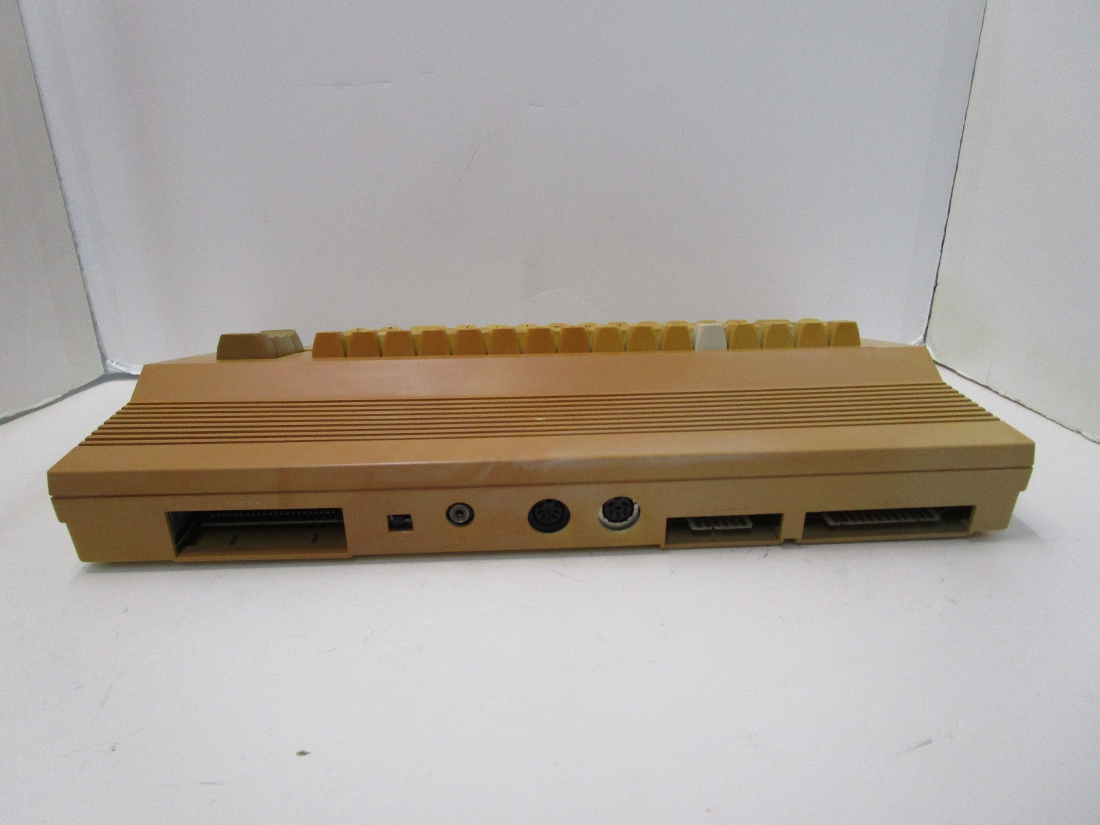 COMMODORE 64C COMPUTER 250466 HEATSINKS C64C TESTED AND WORKING LOT#X8 💻