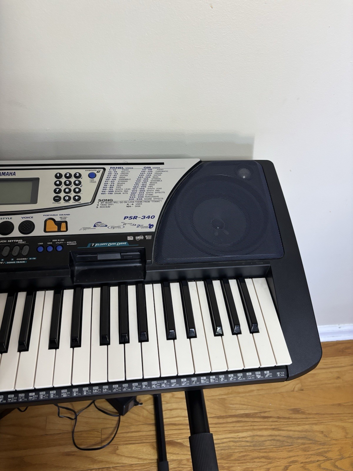 Yamaha PSR -340 Electronic Keyboard, with Stand, Tested and Working