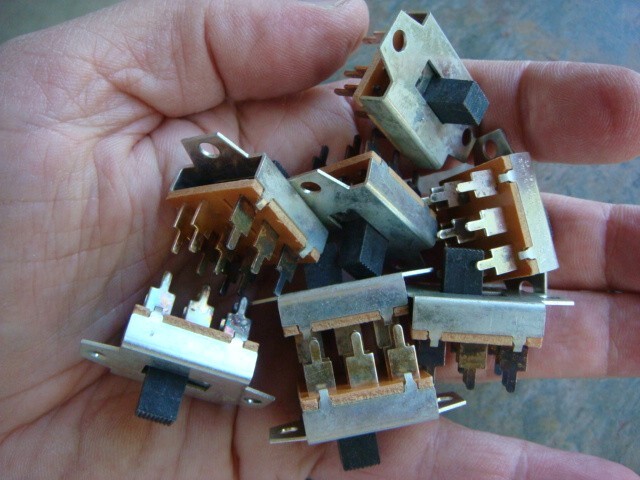ONE Lot of 14 SWITCHCRAFT 3PDT Slide Switches SLD9301 -- Unused / Vintage