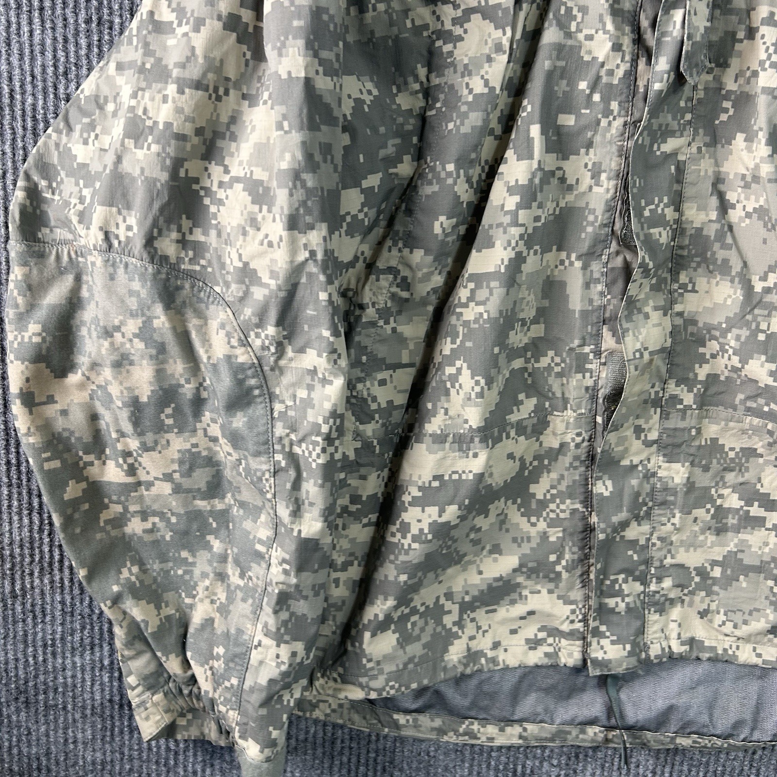 Military Jacket Medium Extreme Cold Wet Weather Gen III Layer 6 Universal Camo