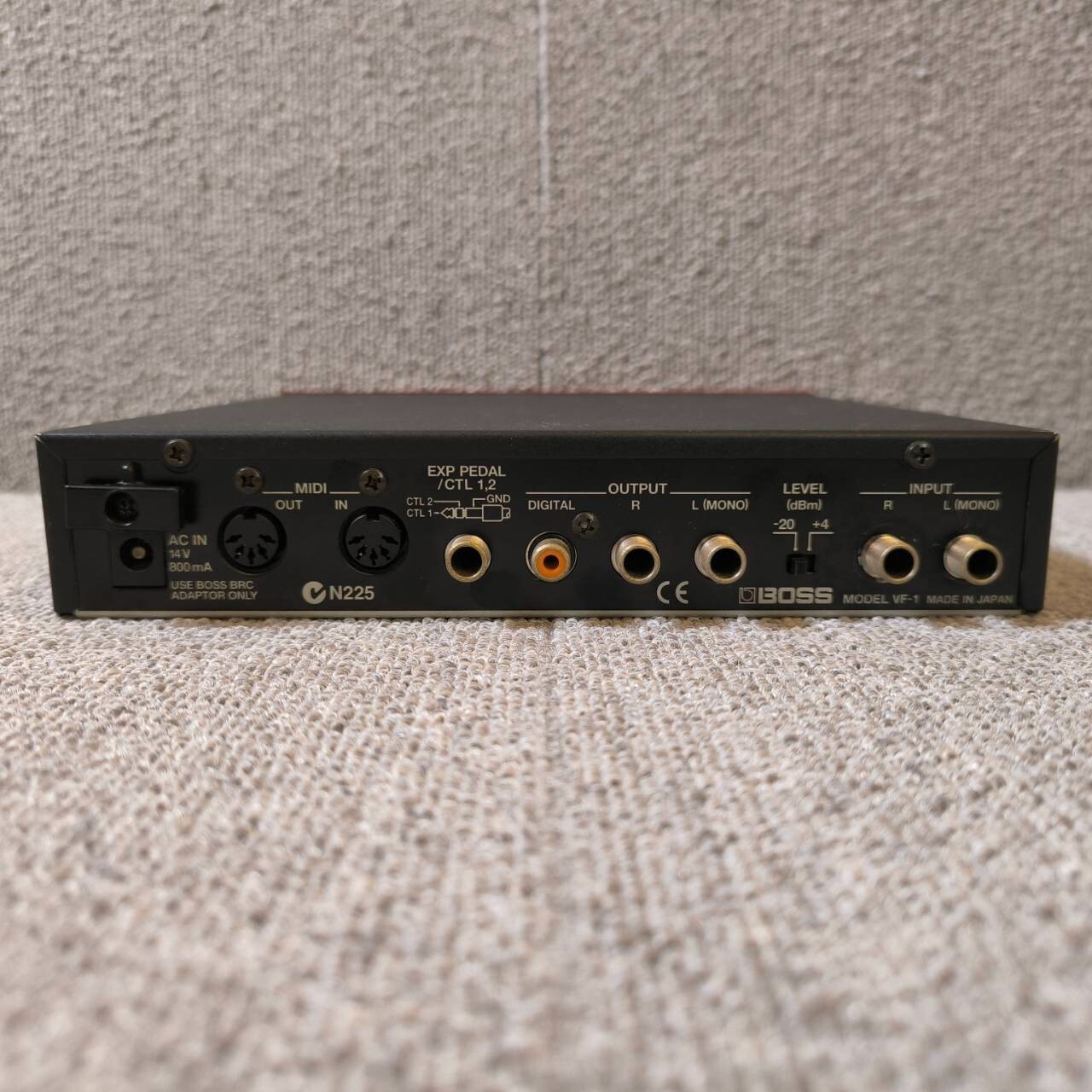 BOSS VF-1 24-Bit Multi-Effects Processor Made in Japan With Power Supply ※READ