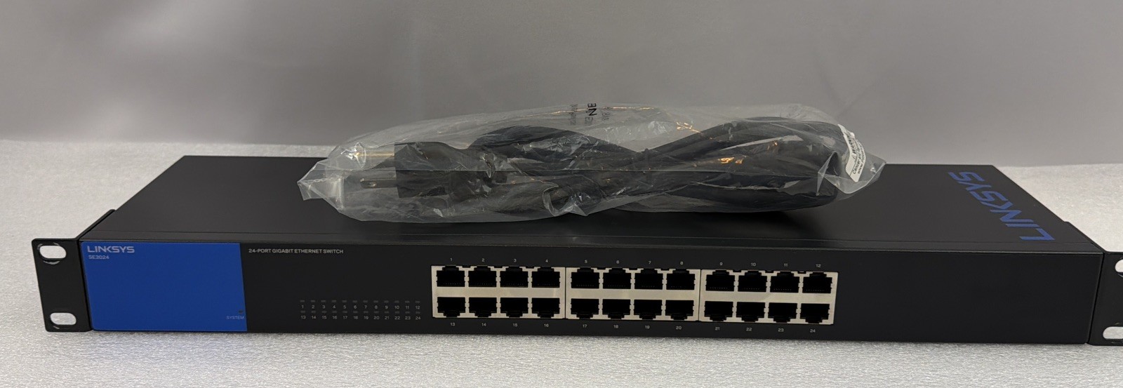 24-Port Gigabit Ethernet Switch Linksys SE3024, Unmanaged, with Power Cord