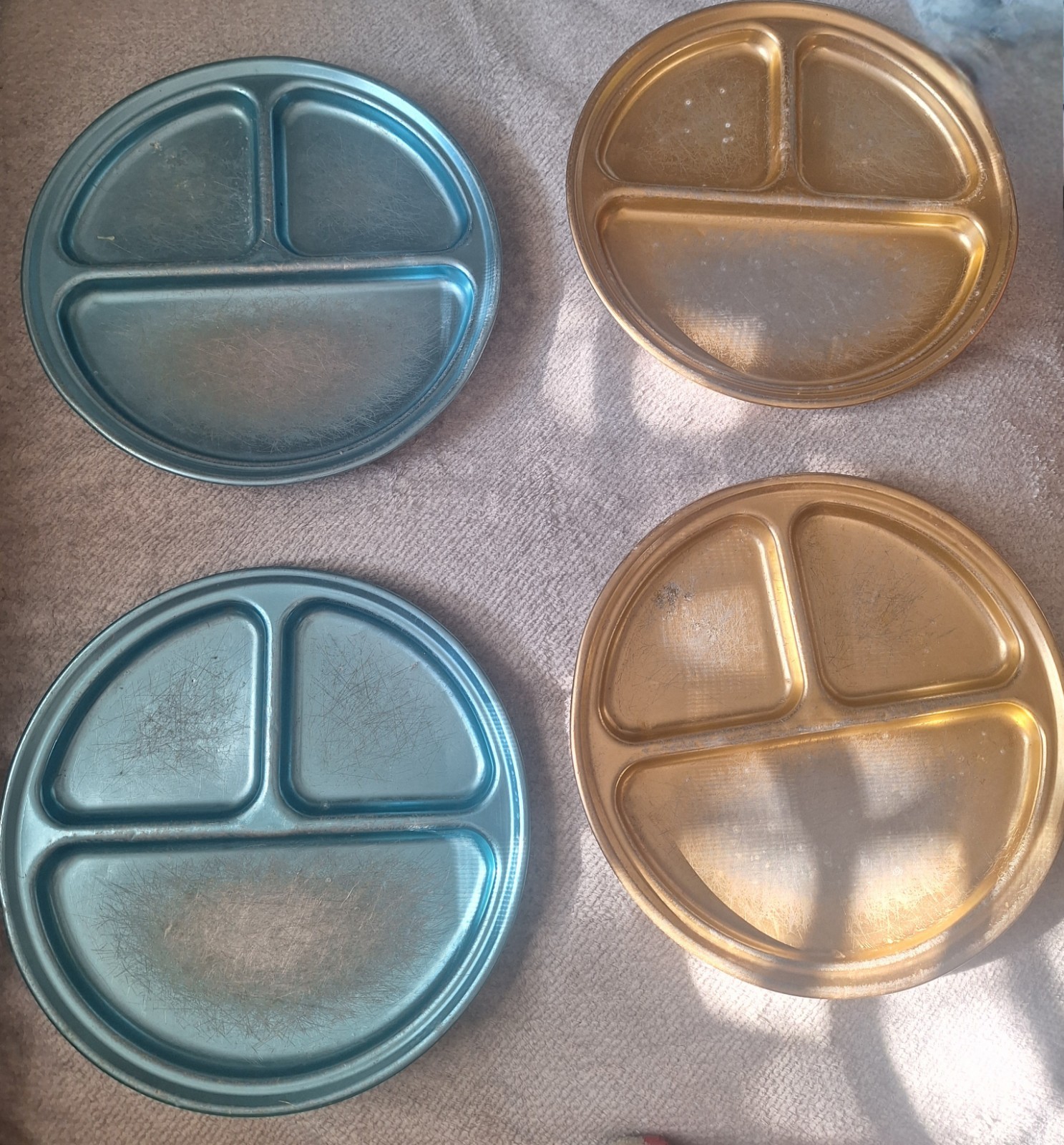 Lot of 8 Vintage American Camper 3-Compartment 12 Inch Dinner Plates Aluminum