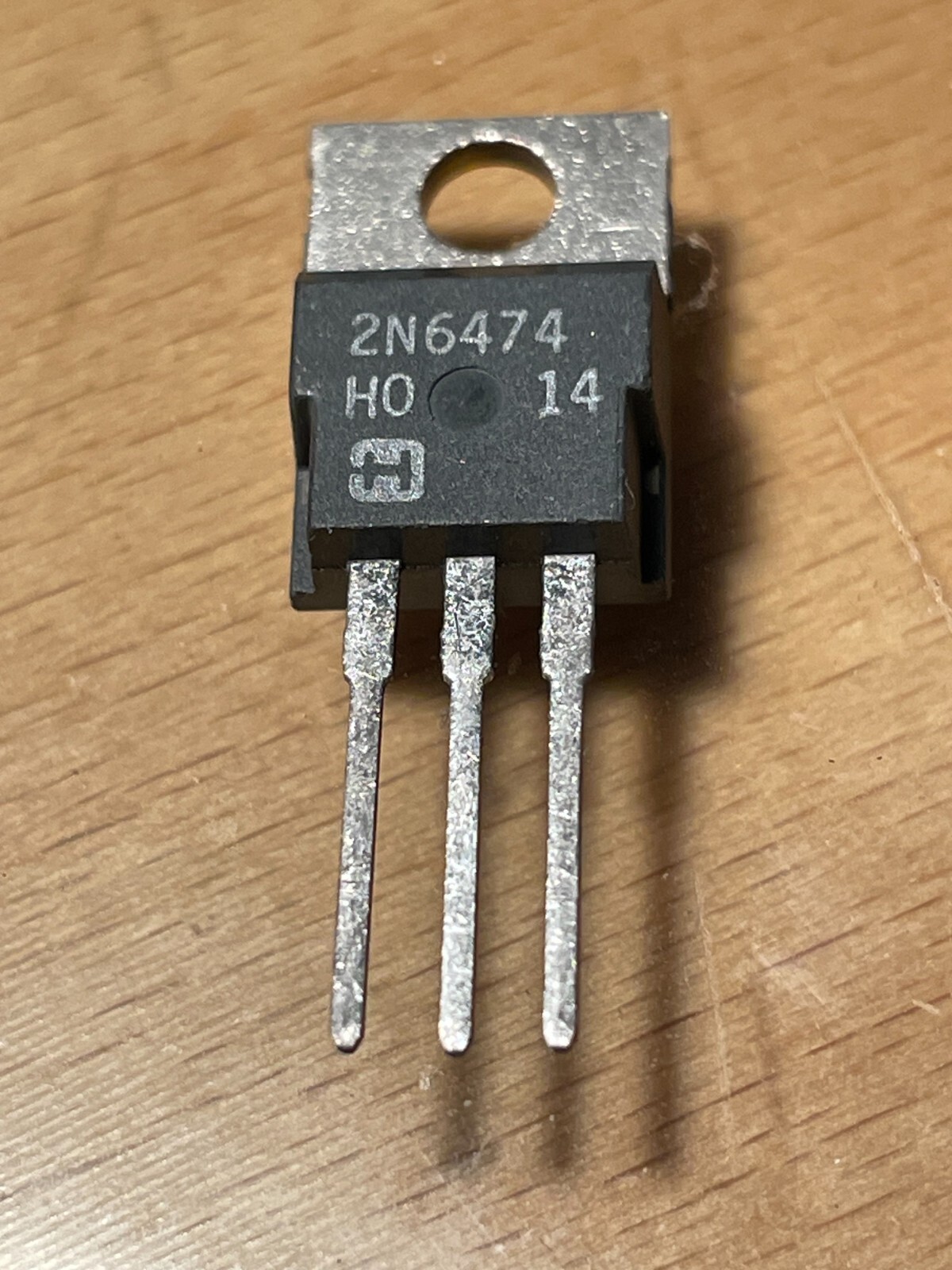 2N6474  NPN power transistor 120V 7A 40W TO-220.