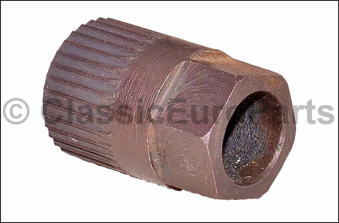 Tool wrench for alternator pulley removal for Audi Mercedes VW 33 spline 19.6 mm